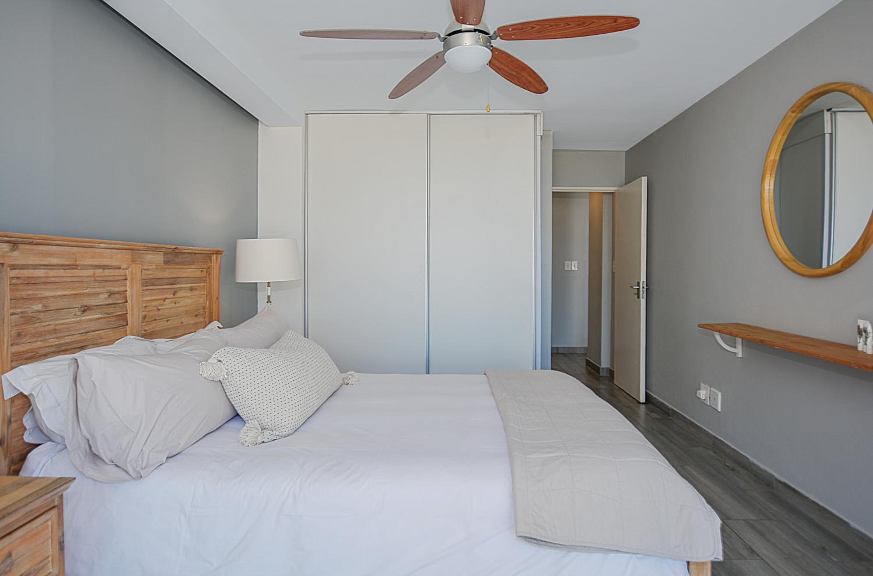 Ocean view Luxury Beachfront Self Catering Apartment view 4