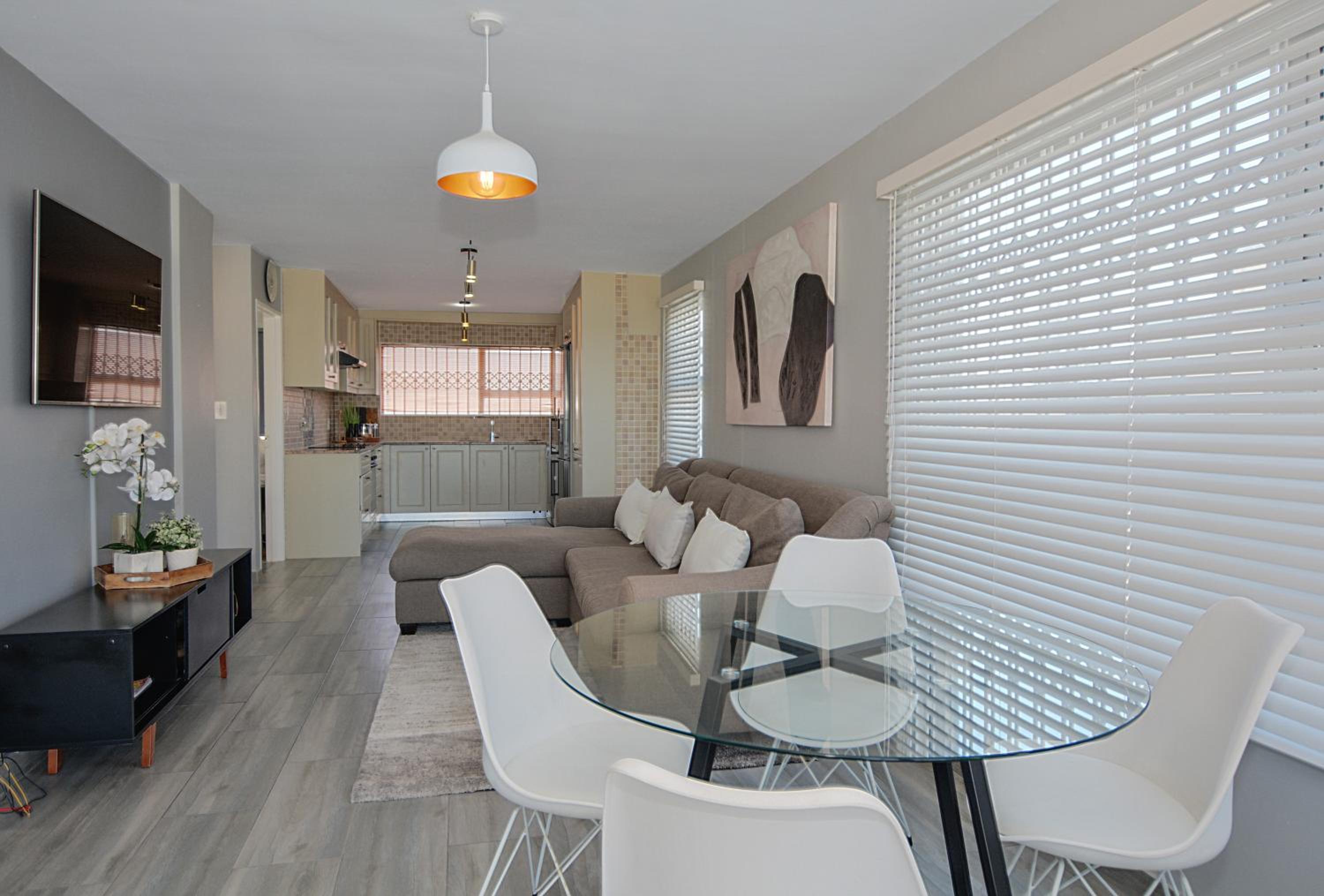 Ocean view Luxury Beachfront Self Catering Apartment view 5