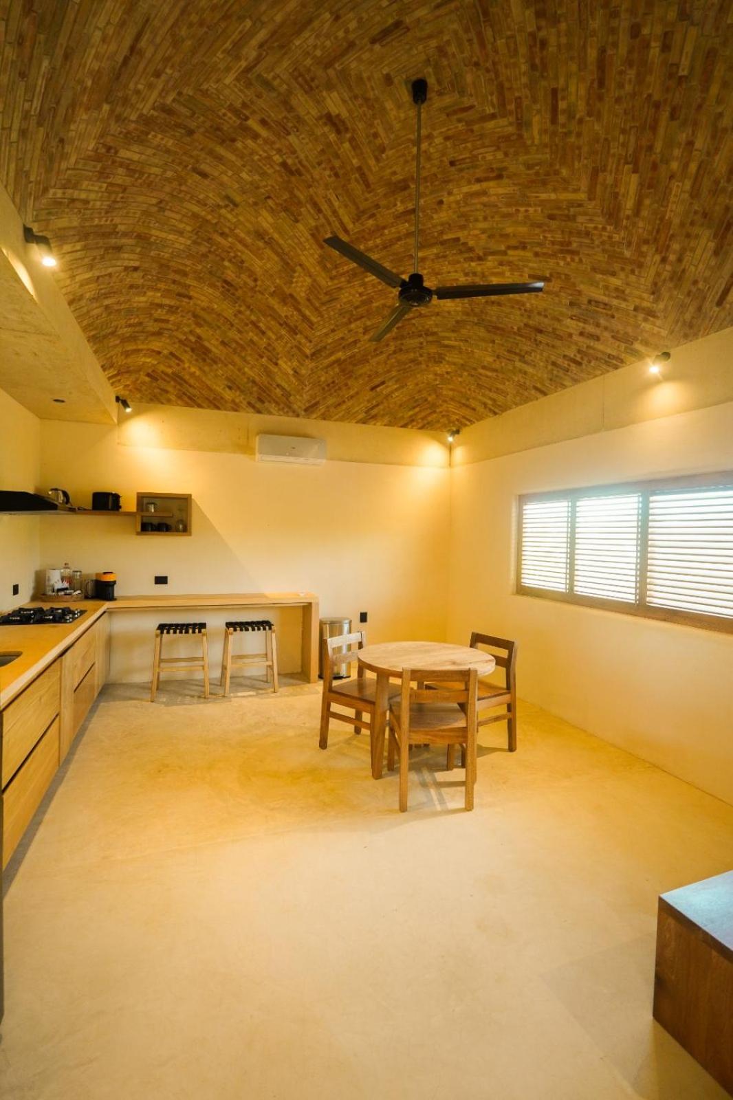 Casa Borka LUXURY FULLY FURNISHED BEACH CONDOS WITH POOL