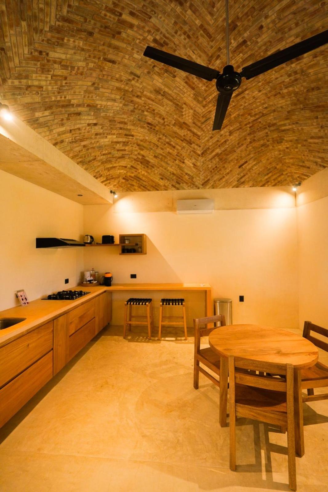 Casa Borka LUXURY FULLY FURNISHED BEACH CONDOS WITH POOL