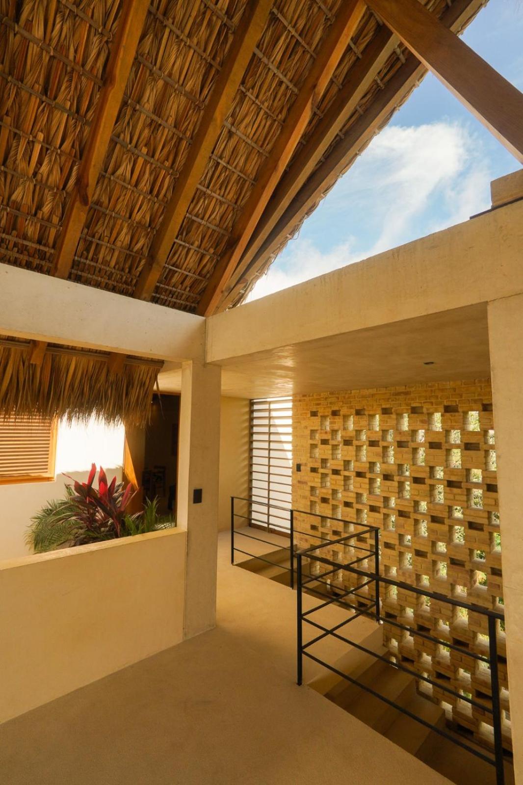 Casa Borka LUXURY FULLY FURNISHED BEACH CONDOS WITH POOL