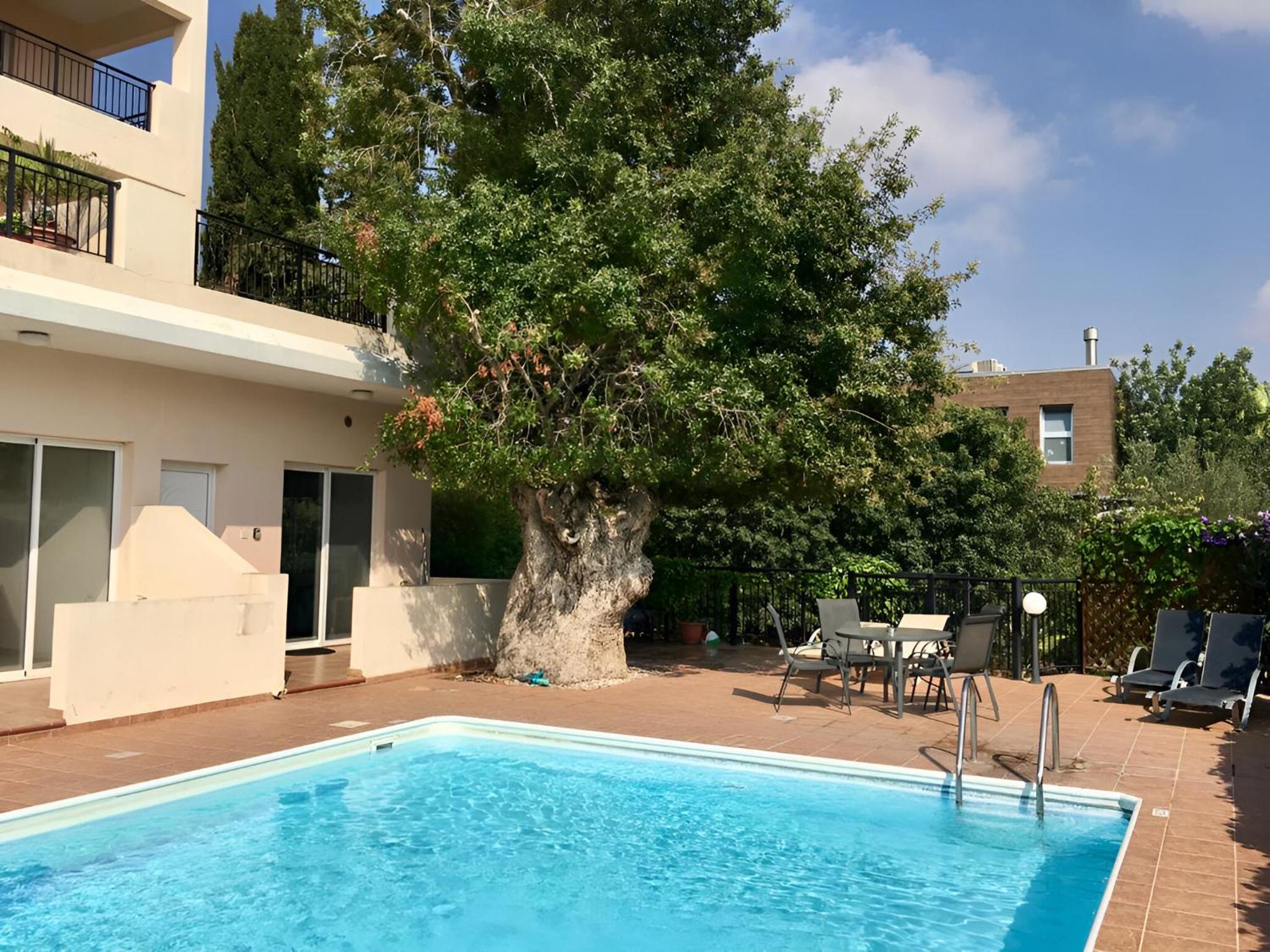 Peaceful Apartment with Double Bed - Oak Breeze
