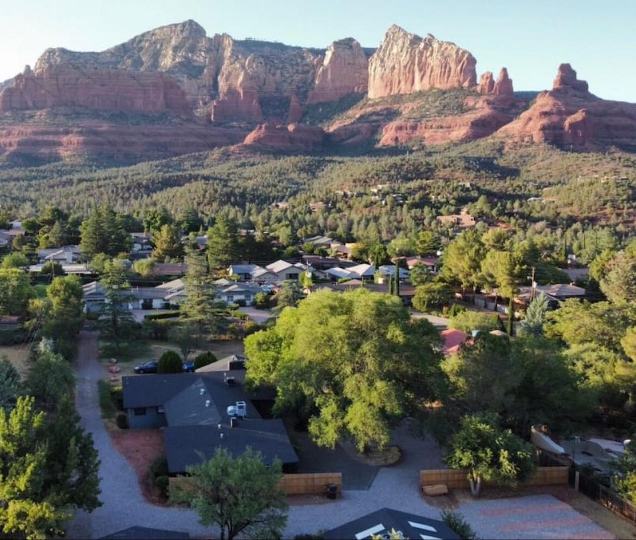 Uptown Vacation Villa at The OZ with Hot tub and Views view 4