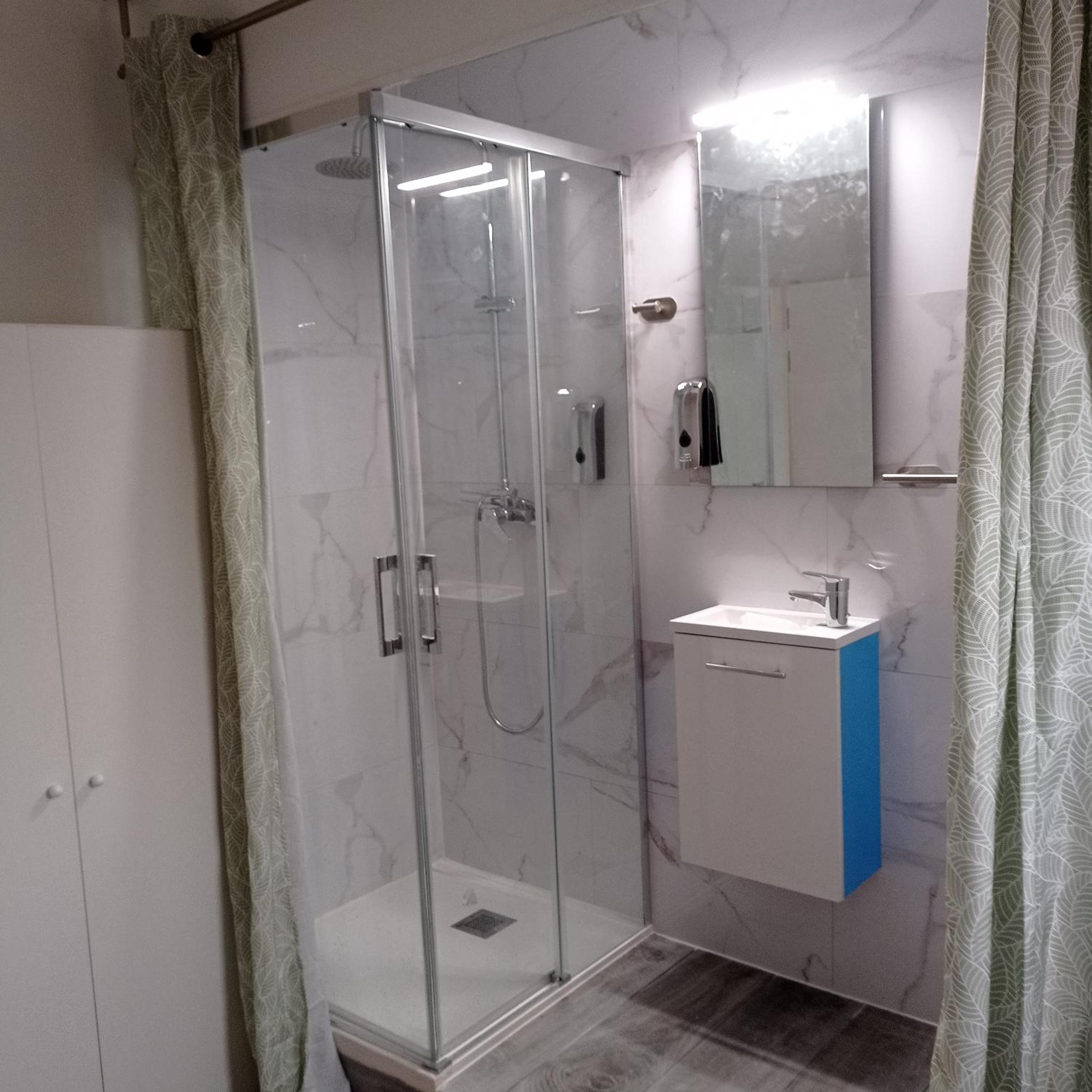 Habitación acogedora en casa de piedra