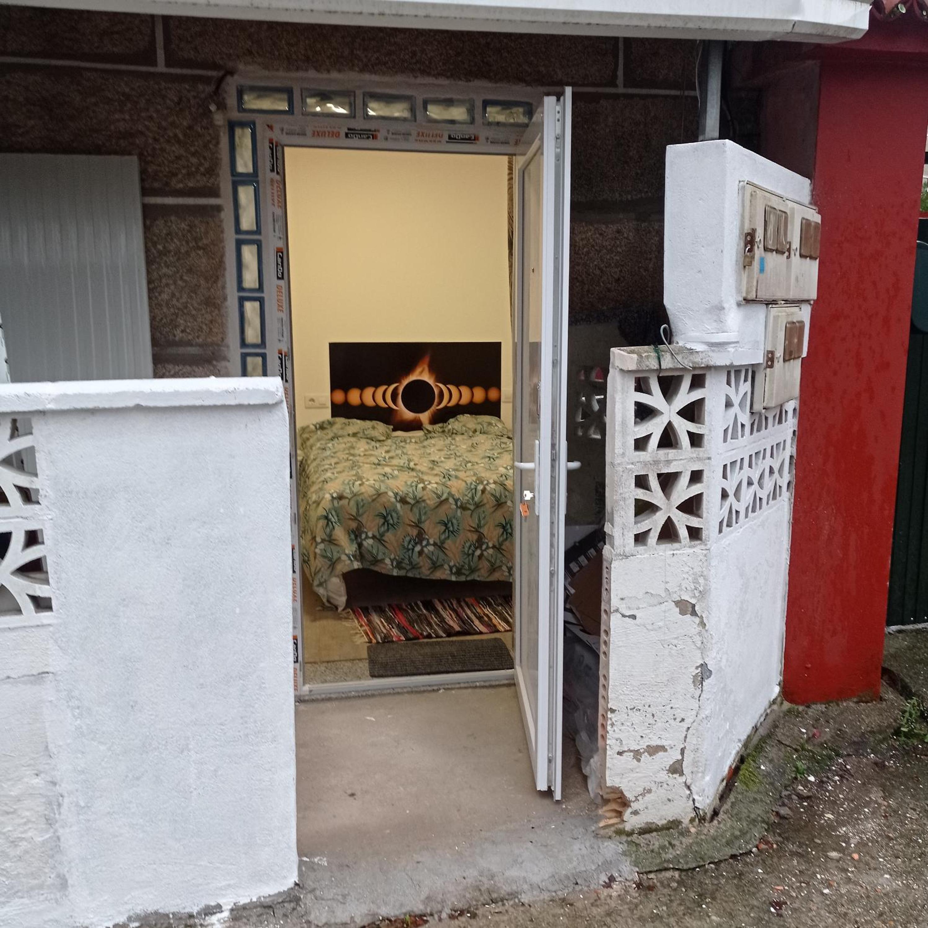 Habitación acogedora en casa de piedra