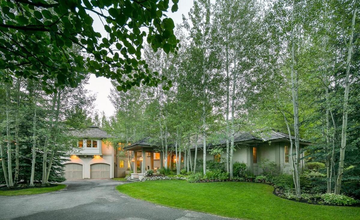 Riverfront Rainbow Bend Estate with Hot Tub view 5