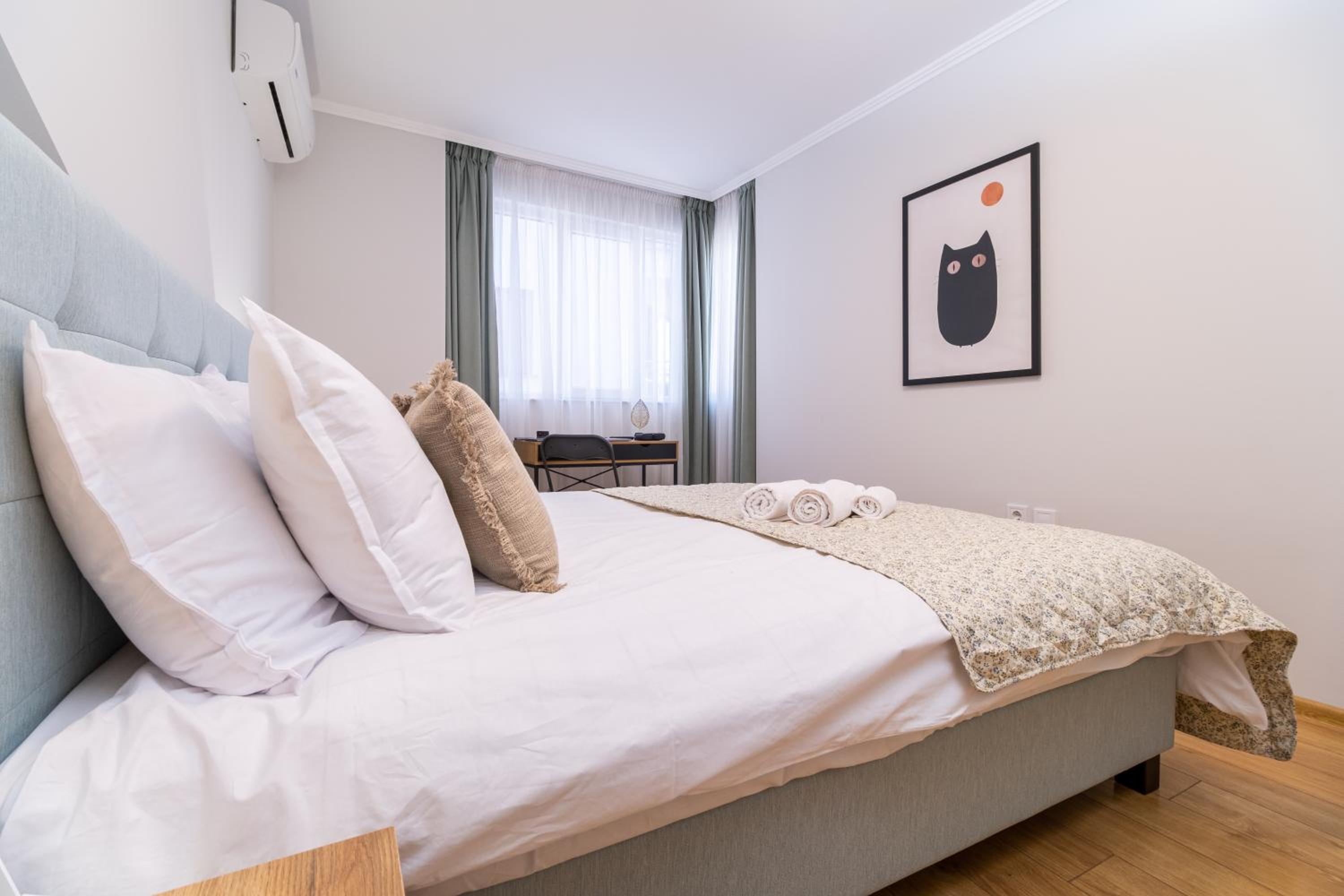 Modern & Elegant City Center Apartments