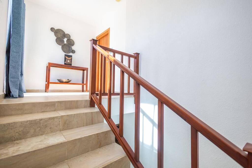Spotless 3 BRs house w/ pool view 2