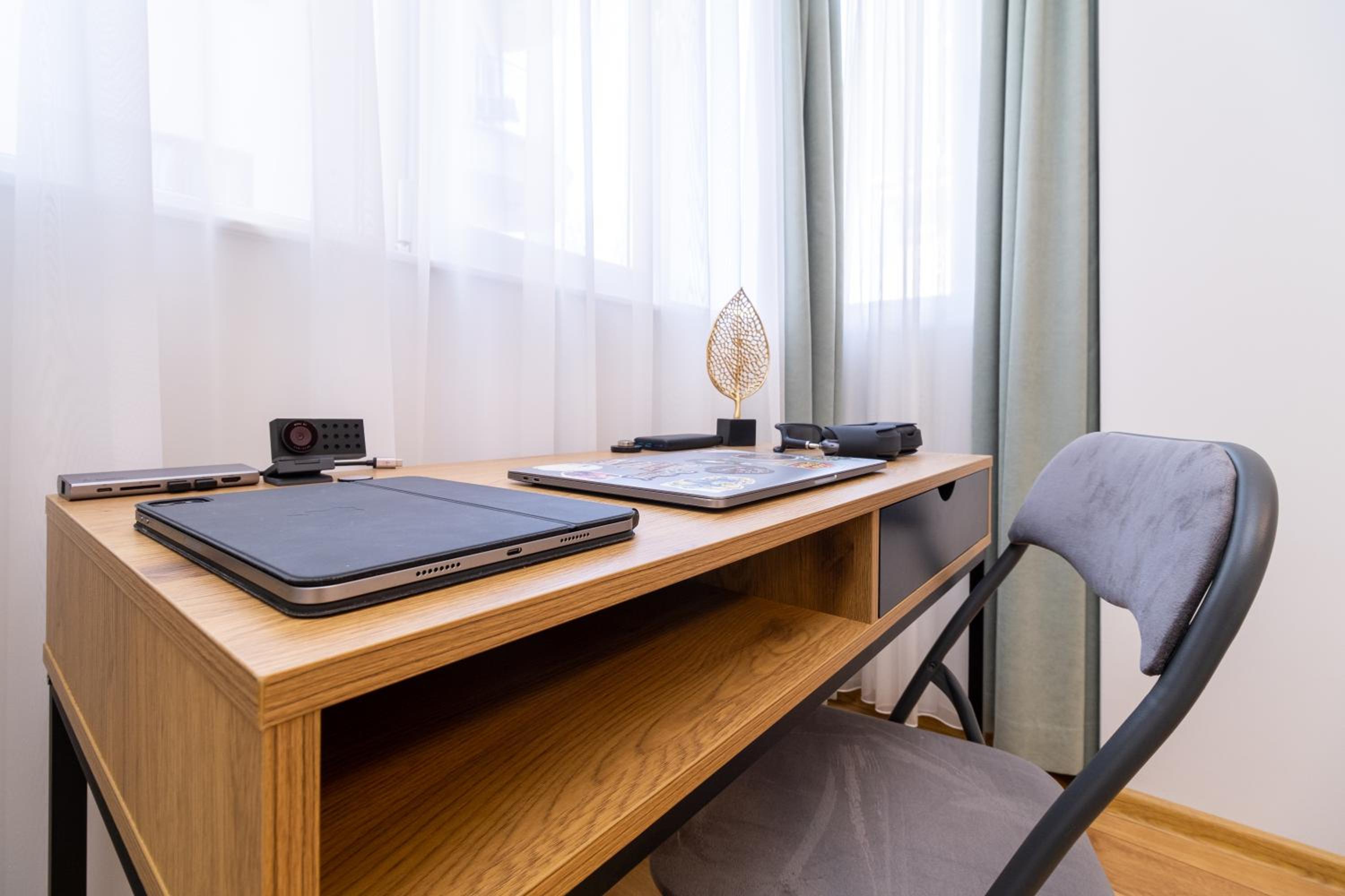 Modern & Elegant City Center Apartments