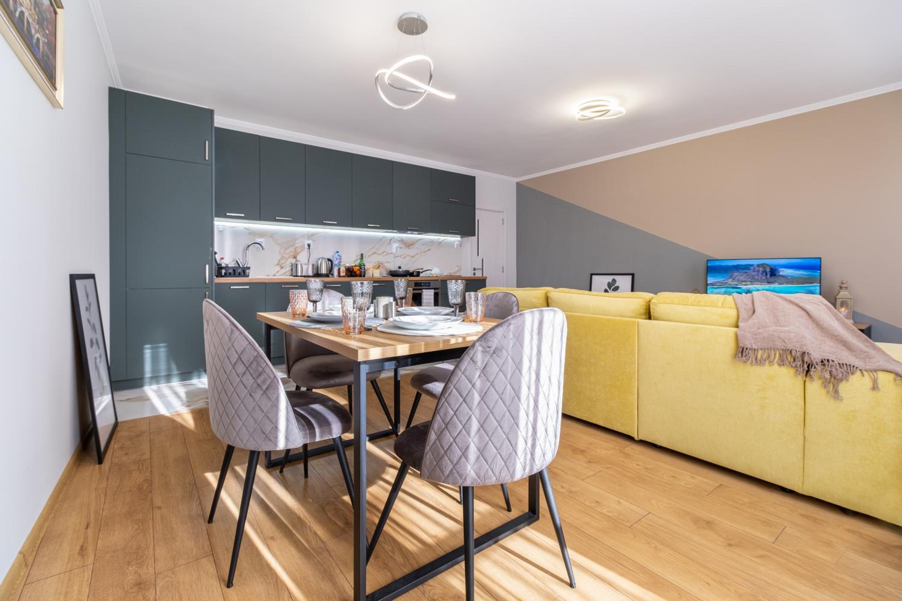 Modern & Elegant City Center Apartments