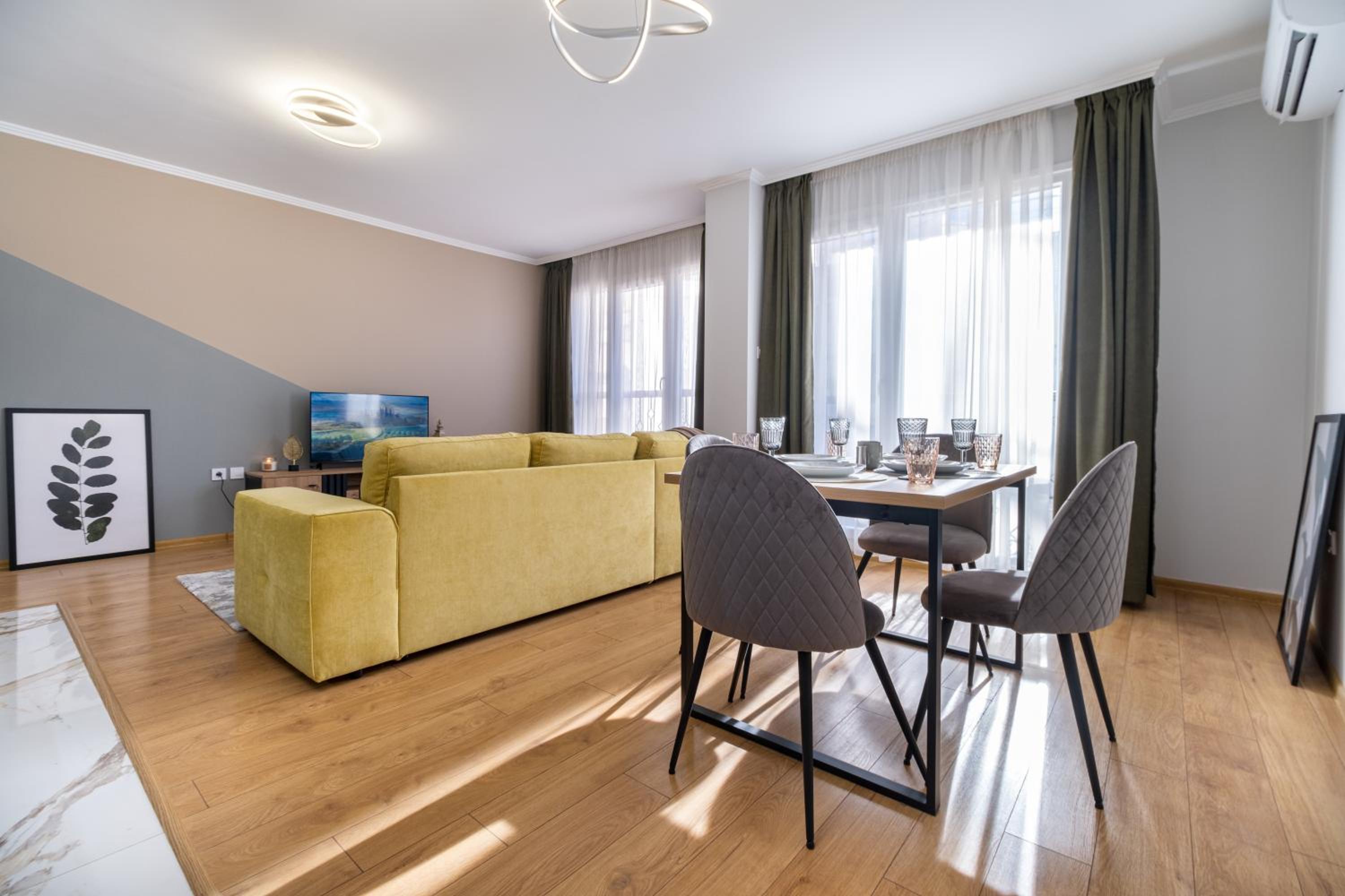 Modern & Elegant City Center Apartments