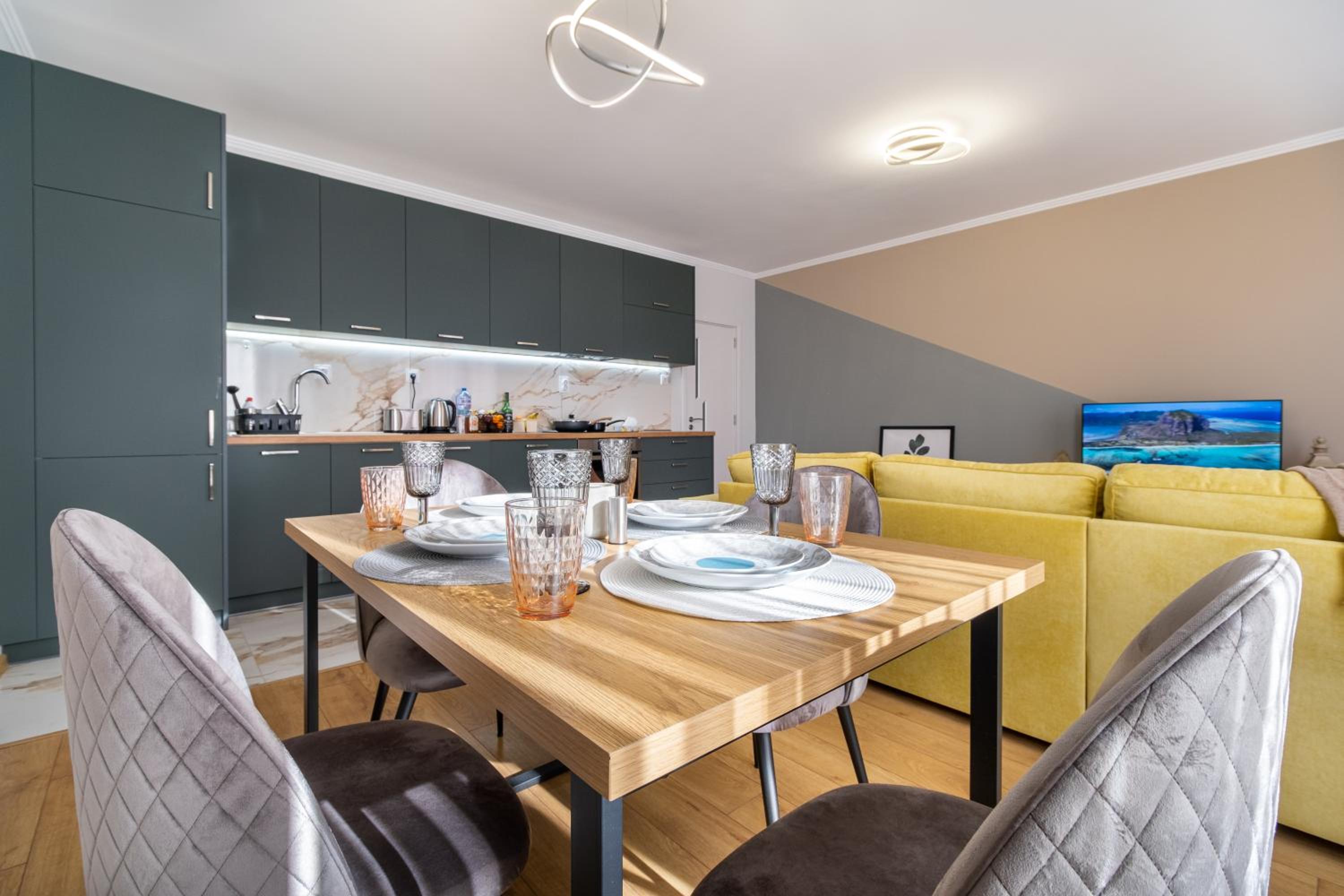 Modern & Elegant City Center Apartments