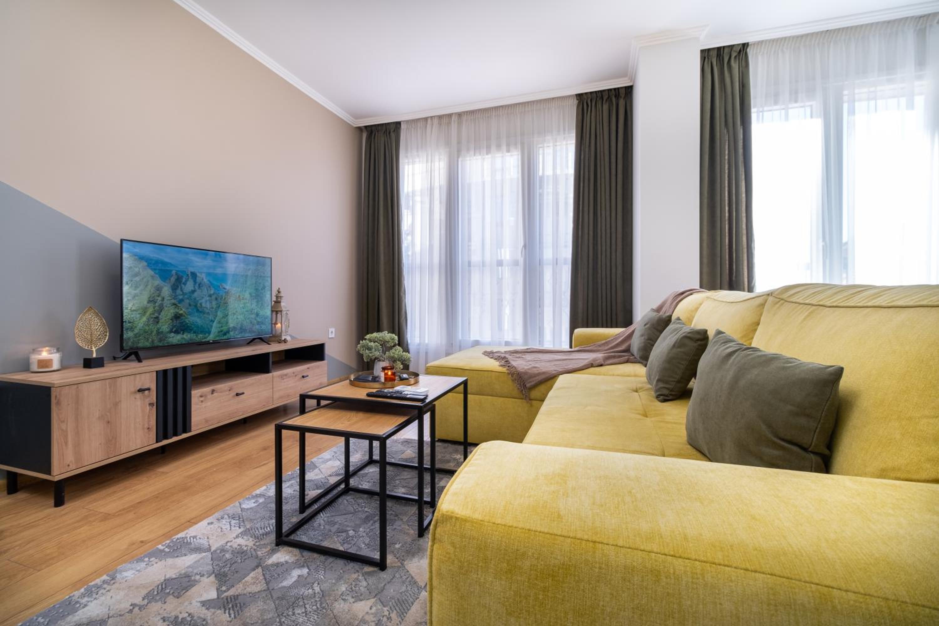 Modern & Elegant City Center Apartments