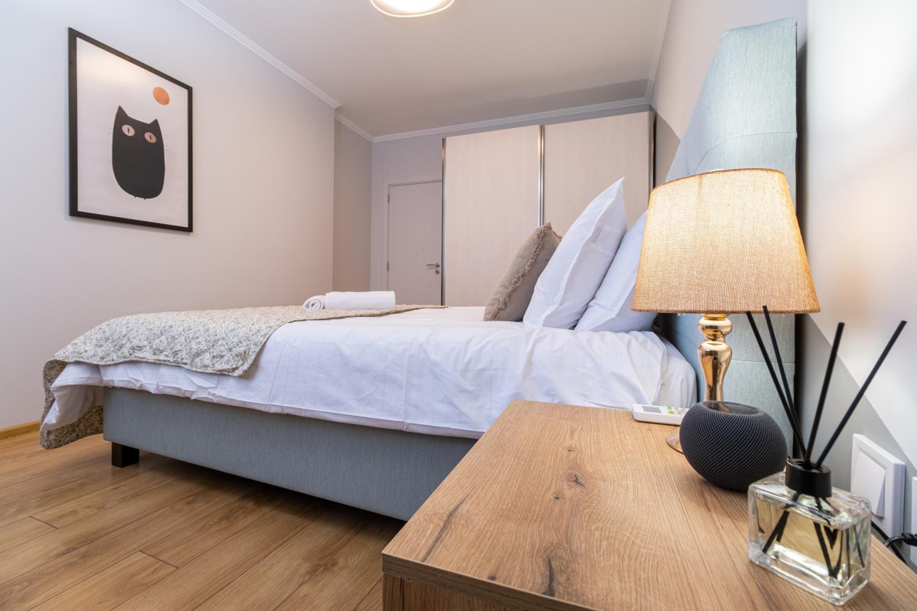 Modern & Elegant City Center Apartments