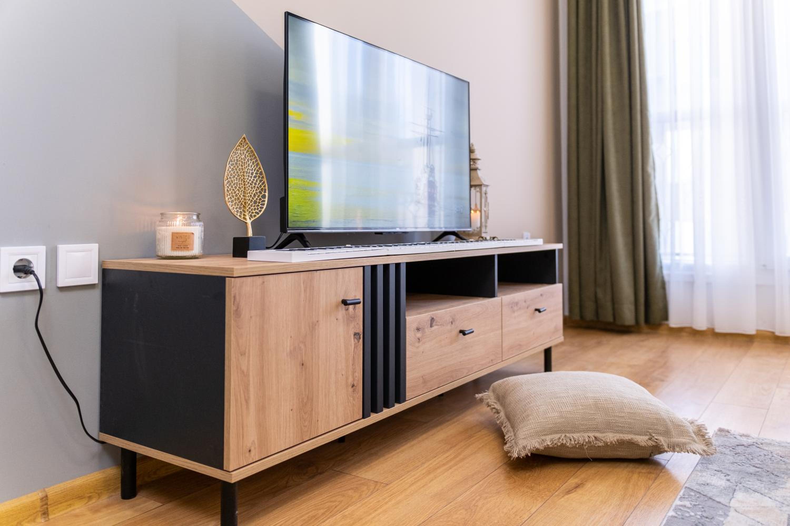Modern & Elegant City Center Apartments