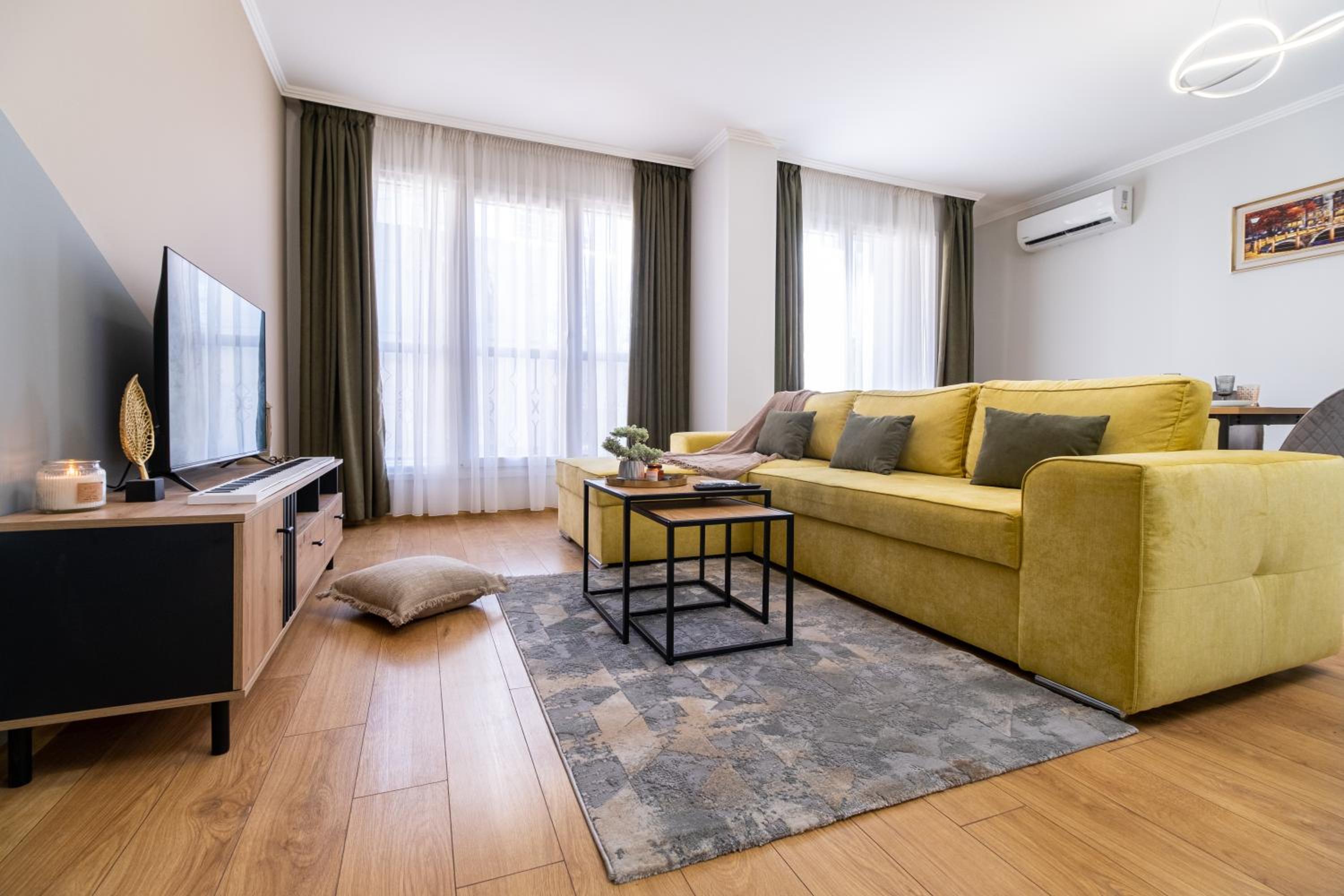 Modern & Elegant City Center Apartments