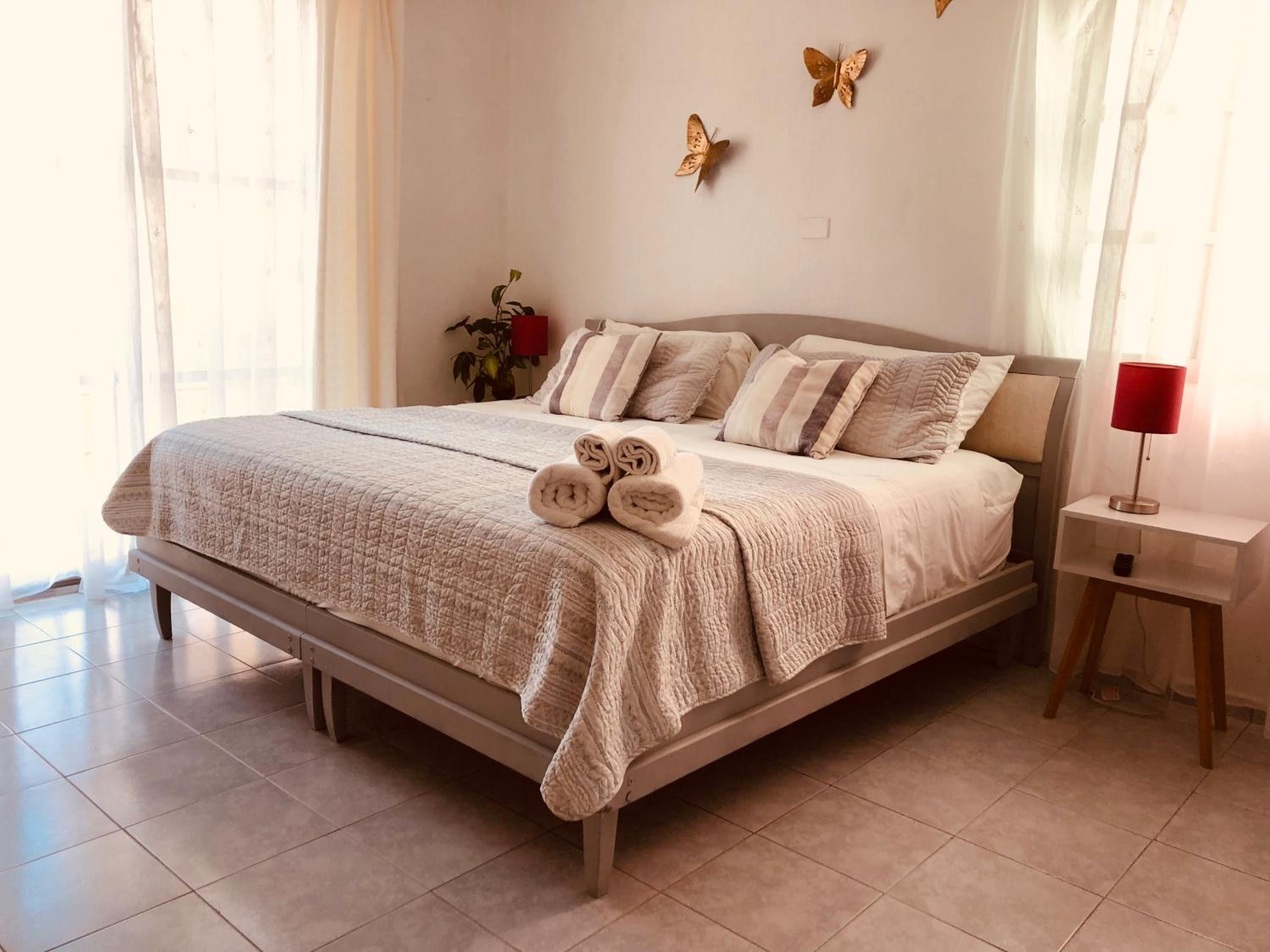 Beautiful Home by the Beach - 3Bedrooms, 2.5Baths