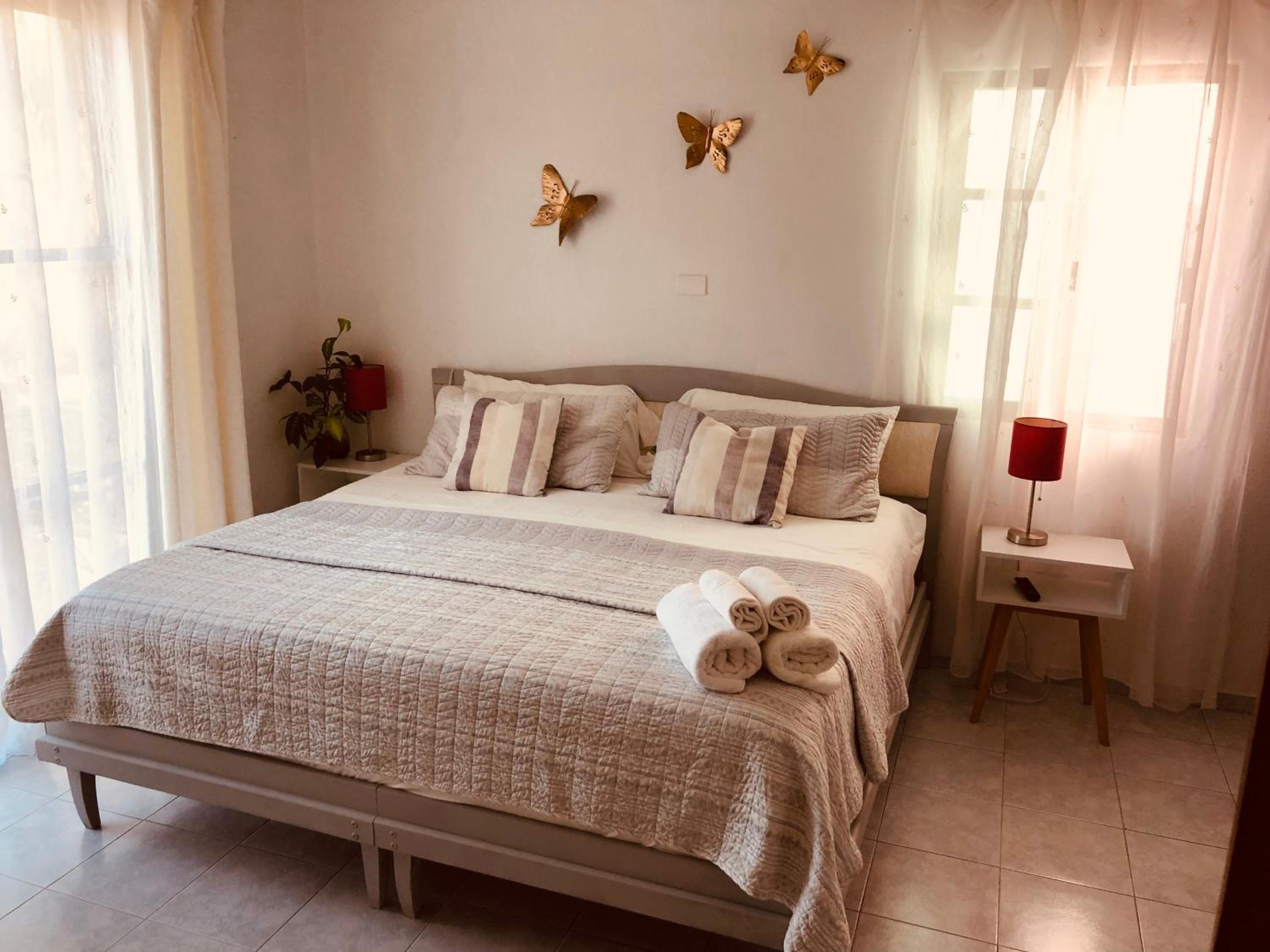 Beautiful Home by the Beach - 3Bedrooms, 2.5Baths