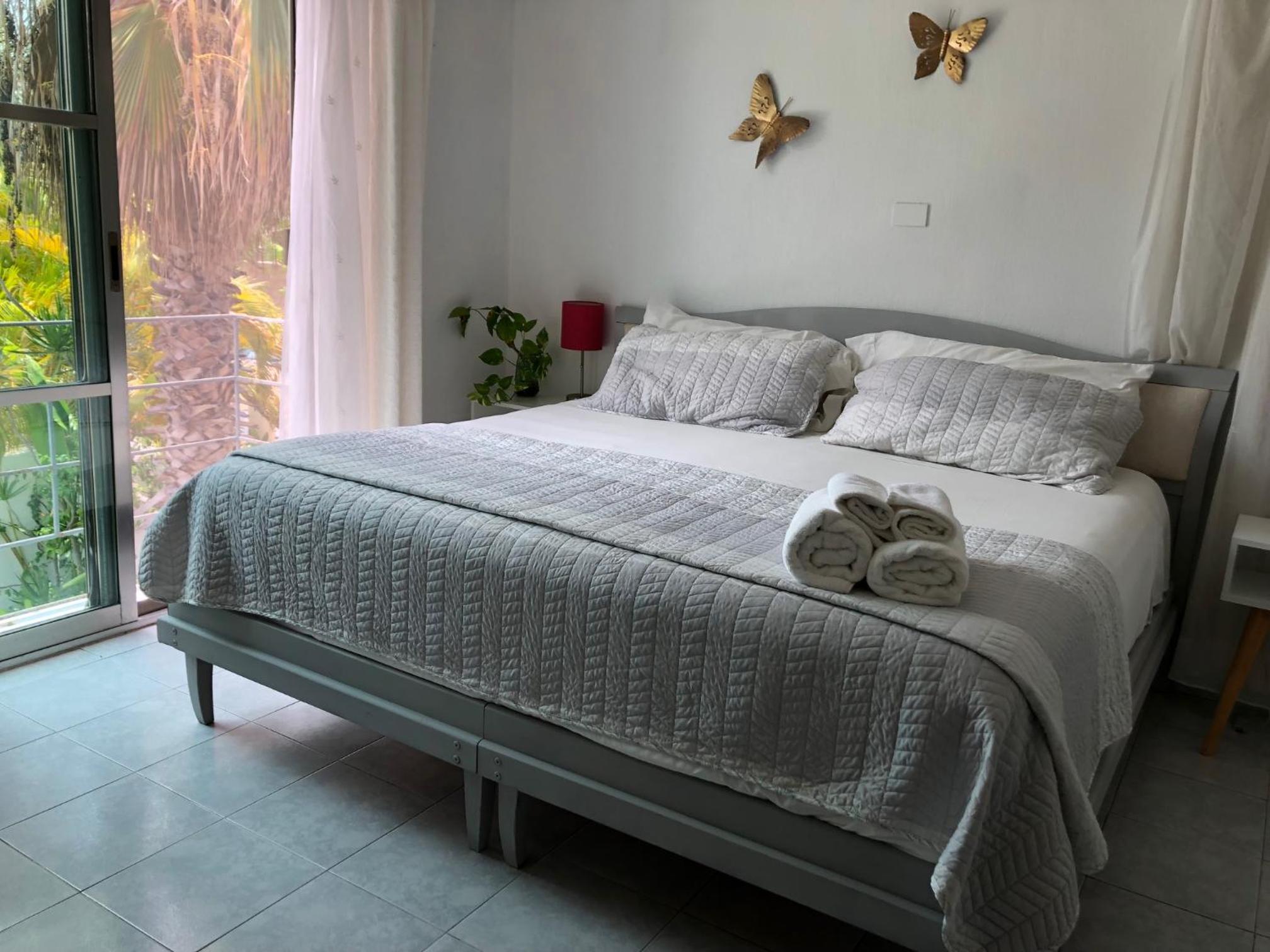 Beautiful Home by the Beach - 3Bedrooms, 2.5Baths