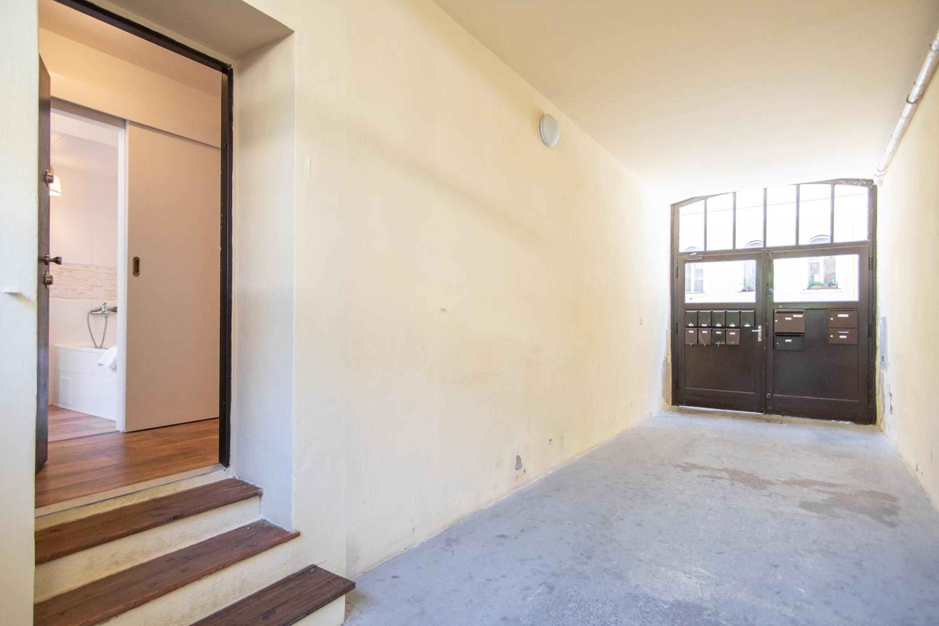 Nice room with double bed in zizkov - shared bathroom
