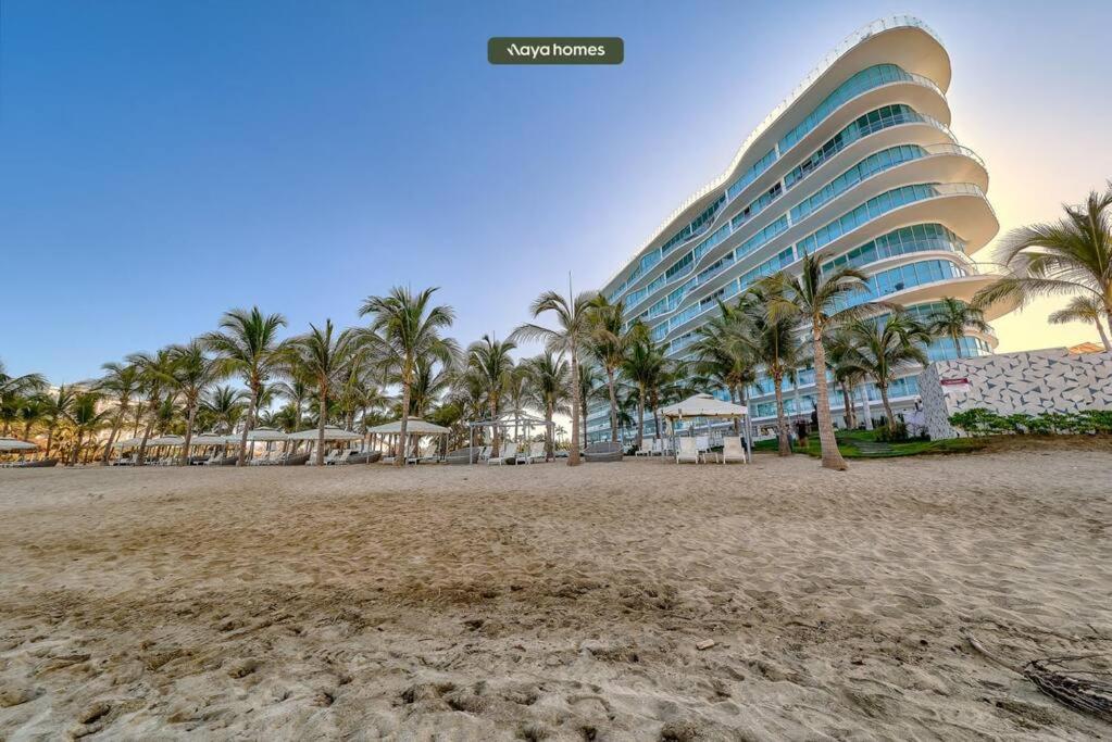 Oceanfront 2BR Condo - Pool - Cevicheria - Beach view 2