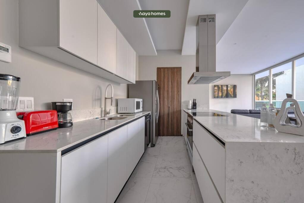 Oceanfront 2BR Condo - Pool - Cevicheria - Beach view 4