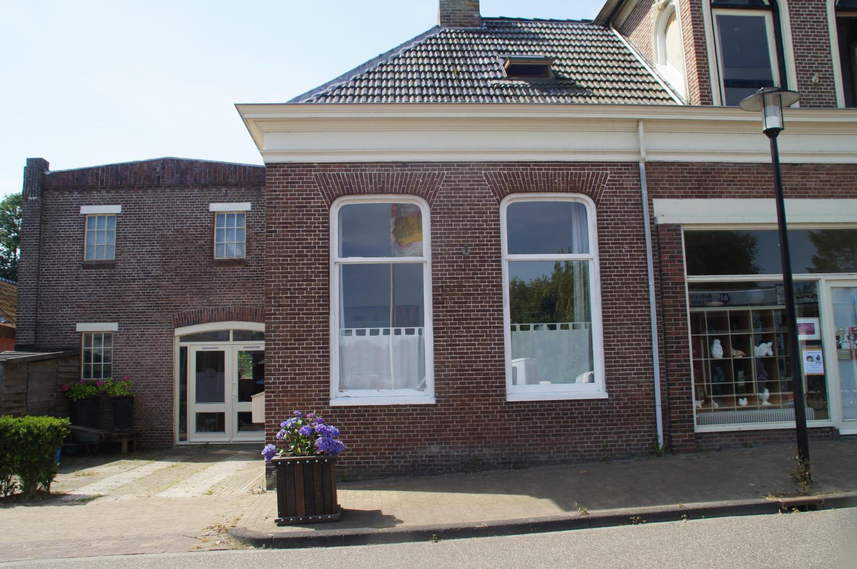 Photo 8