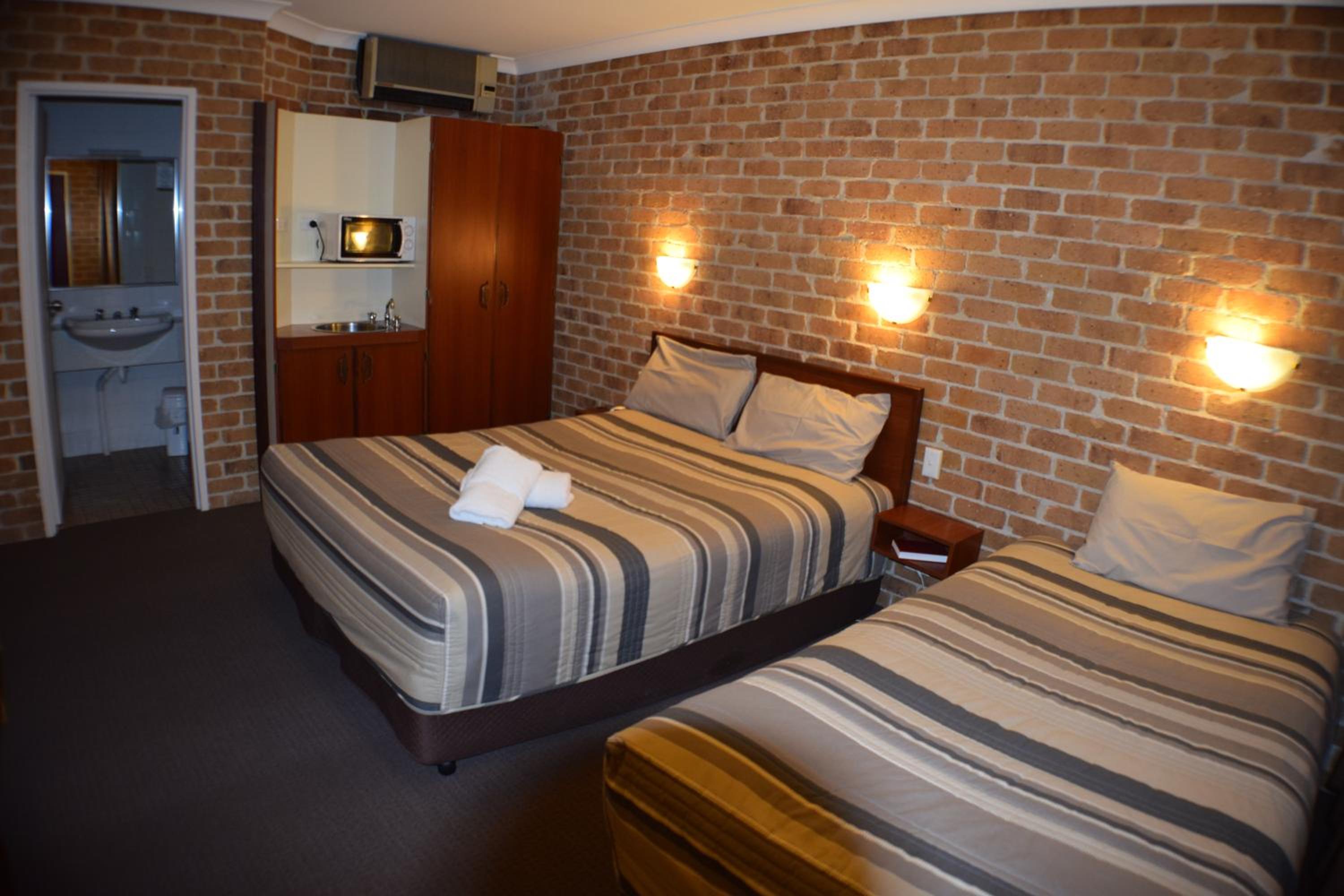 Acacia Motor Inn