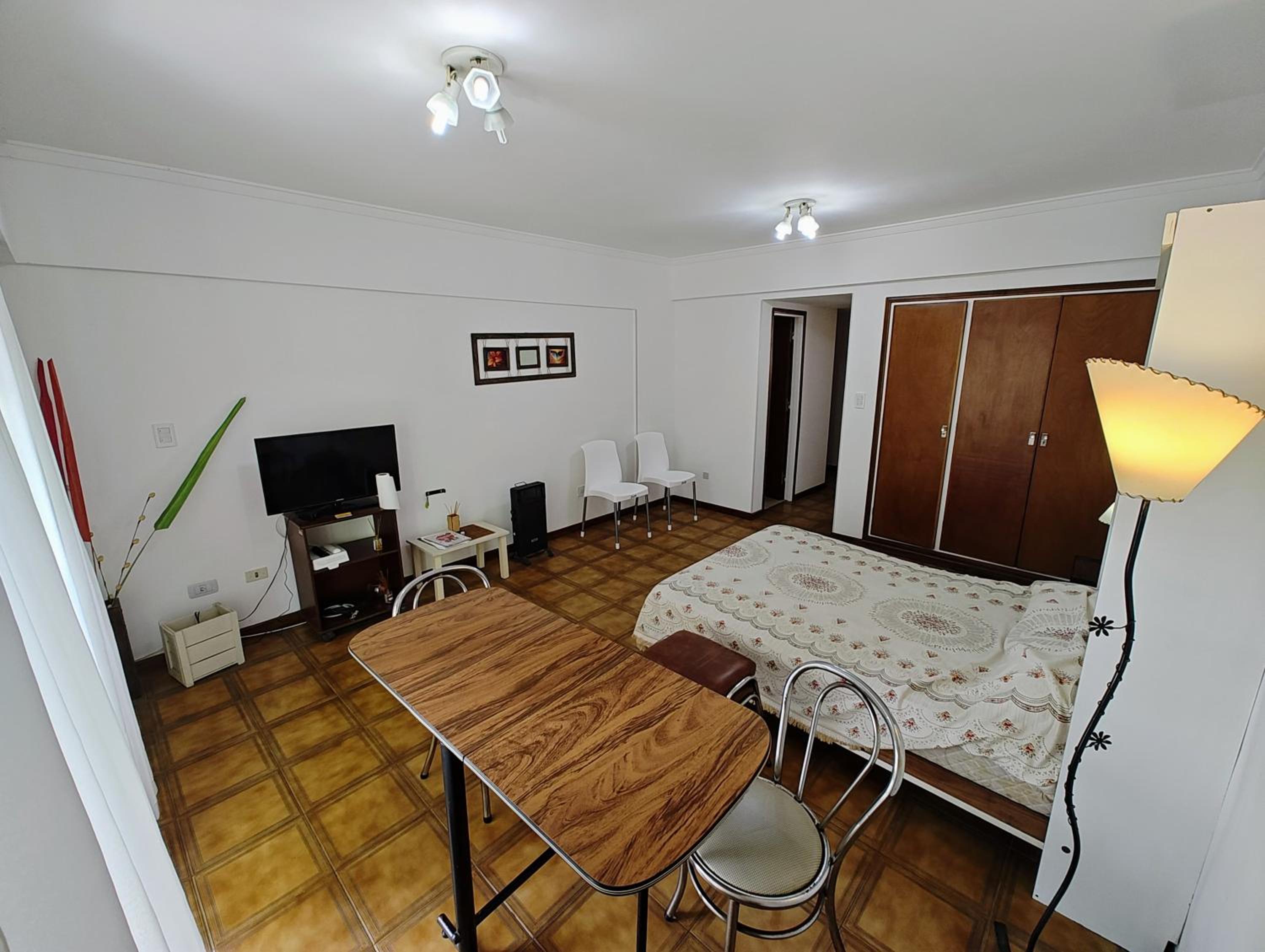 Dpto céntrico, ideal Parejas con 2 hijos