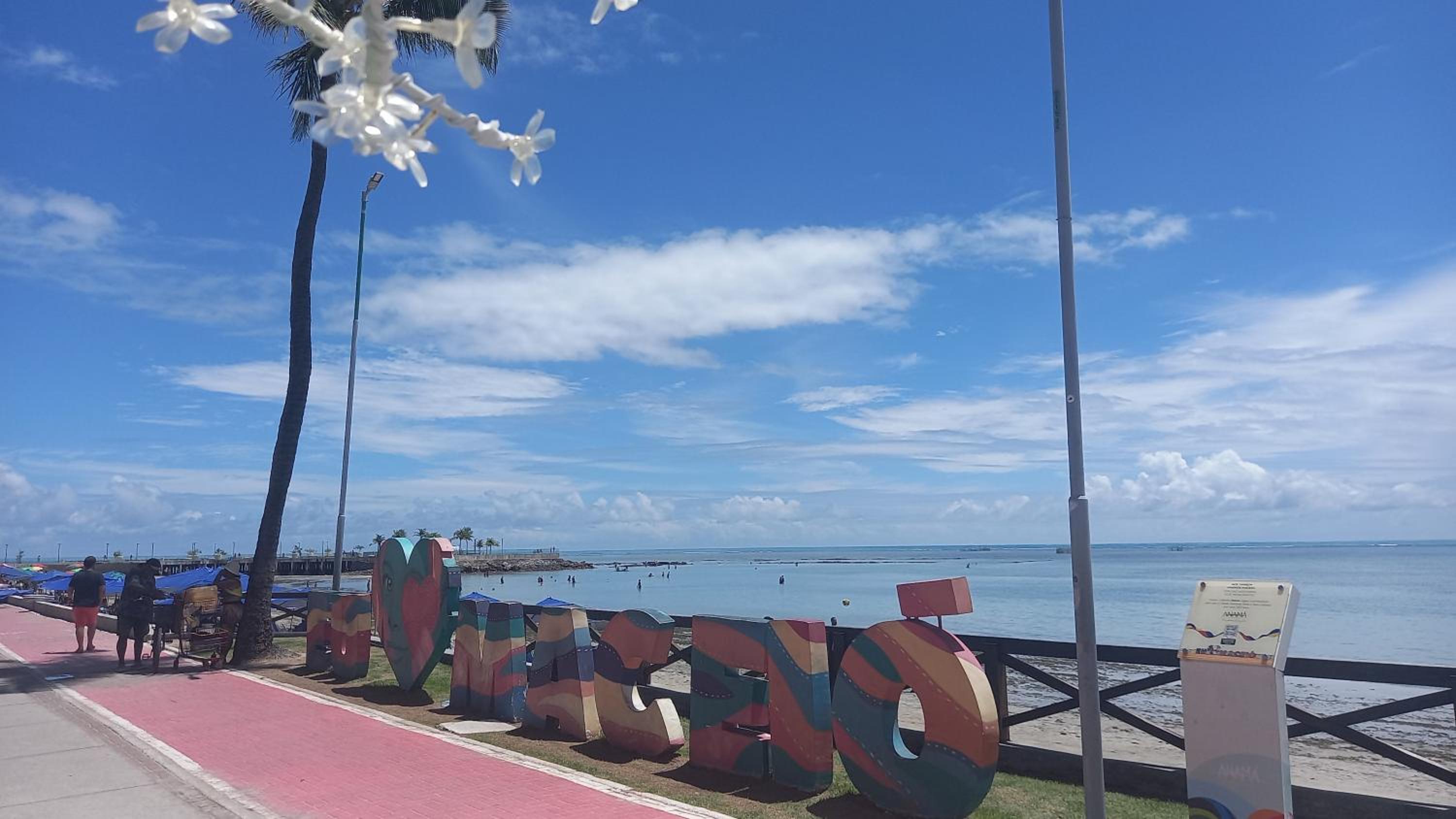 Apart Verdemar Confort com 3 quartos para ate 8 pessoas moderno e funcional e apenas poucos passos da praia