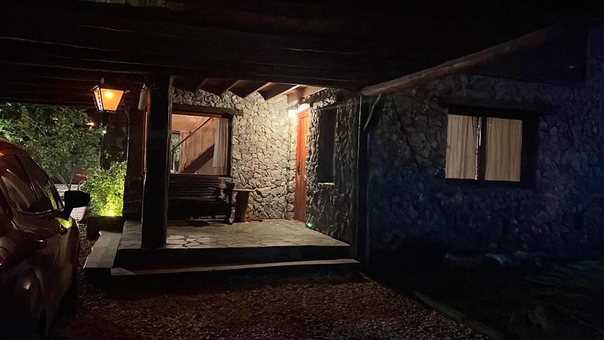 Cabaña en el Bosque Peralta Ramos, Mar del Plata, 4/5 huespedes.