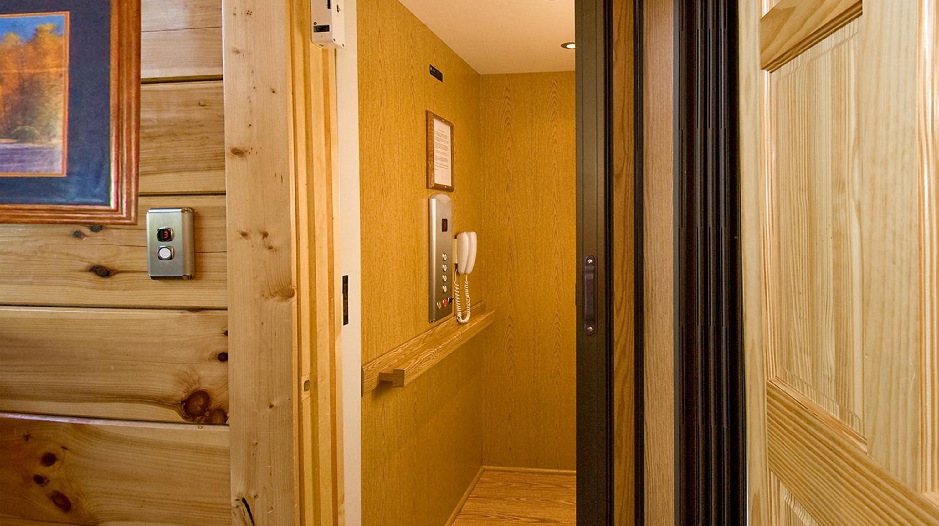 Bashful Bear: 6bdrm 6bath, Specials, Free Tickets, Elevator, Amazing View, Hot Tub, Gameroom view 2