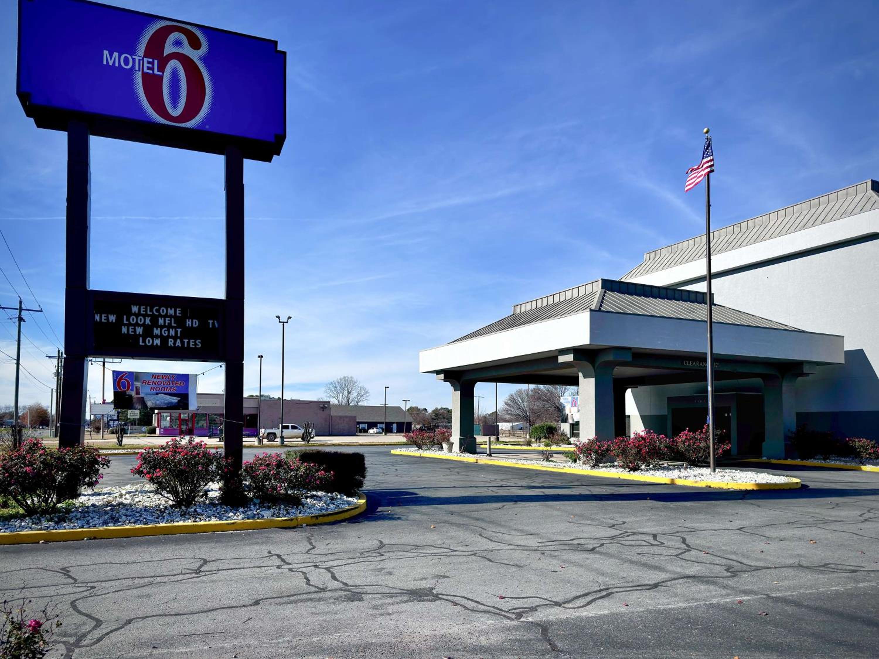 Pine Bluff Vacations - Motel 6-Pine Bluff, AR - Property Image 1