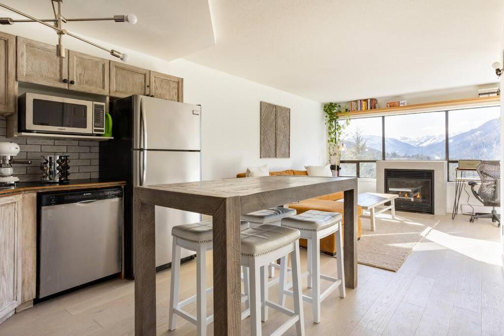 Amazing Views 2 BR/2 BA Ski In Ski Out Condo