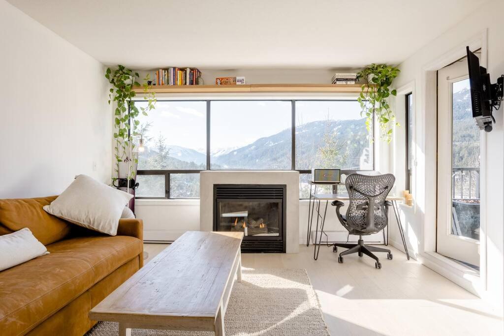 Amazing Views 2 BR/2 BA Ski In Ski Out Condo