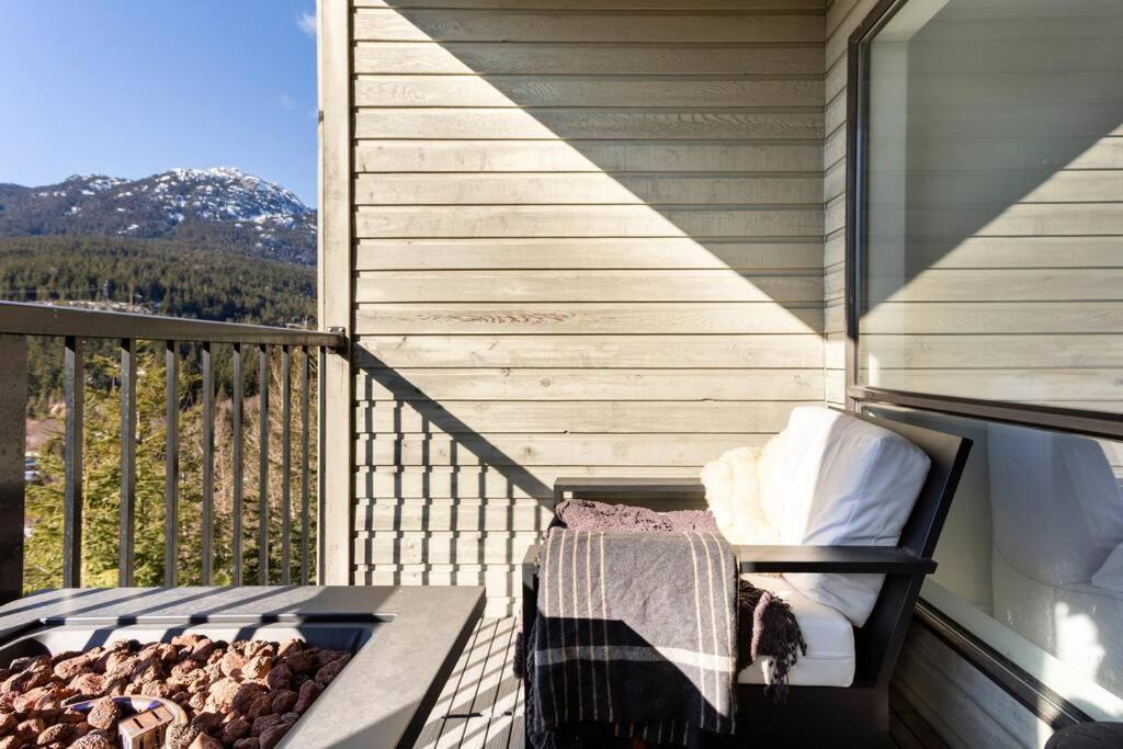 Amazing Views 2 BR/2 BA Ski In Ski Out Condo