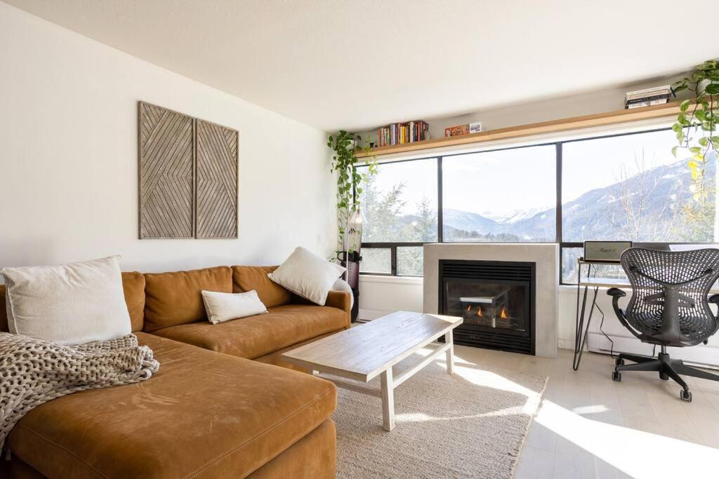 Amazing Views 2 BR/2 BA Ski In Ski Out Condo