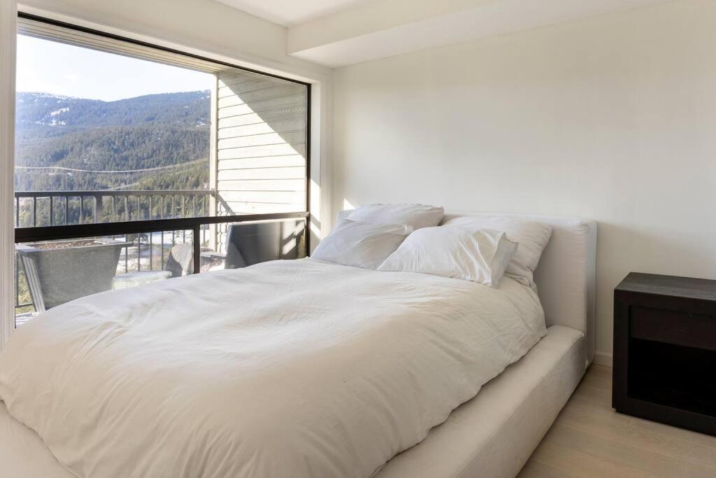 Amazing Views 2 BR/2 BA Ski In Ski Out Condo