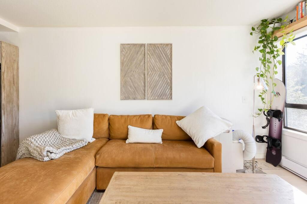 Amazing Views 2 BR/2 BA Ski In Ski Out Condo