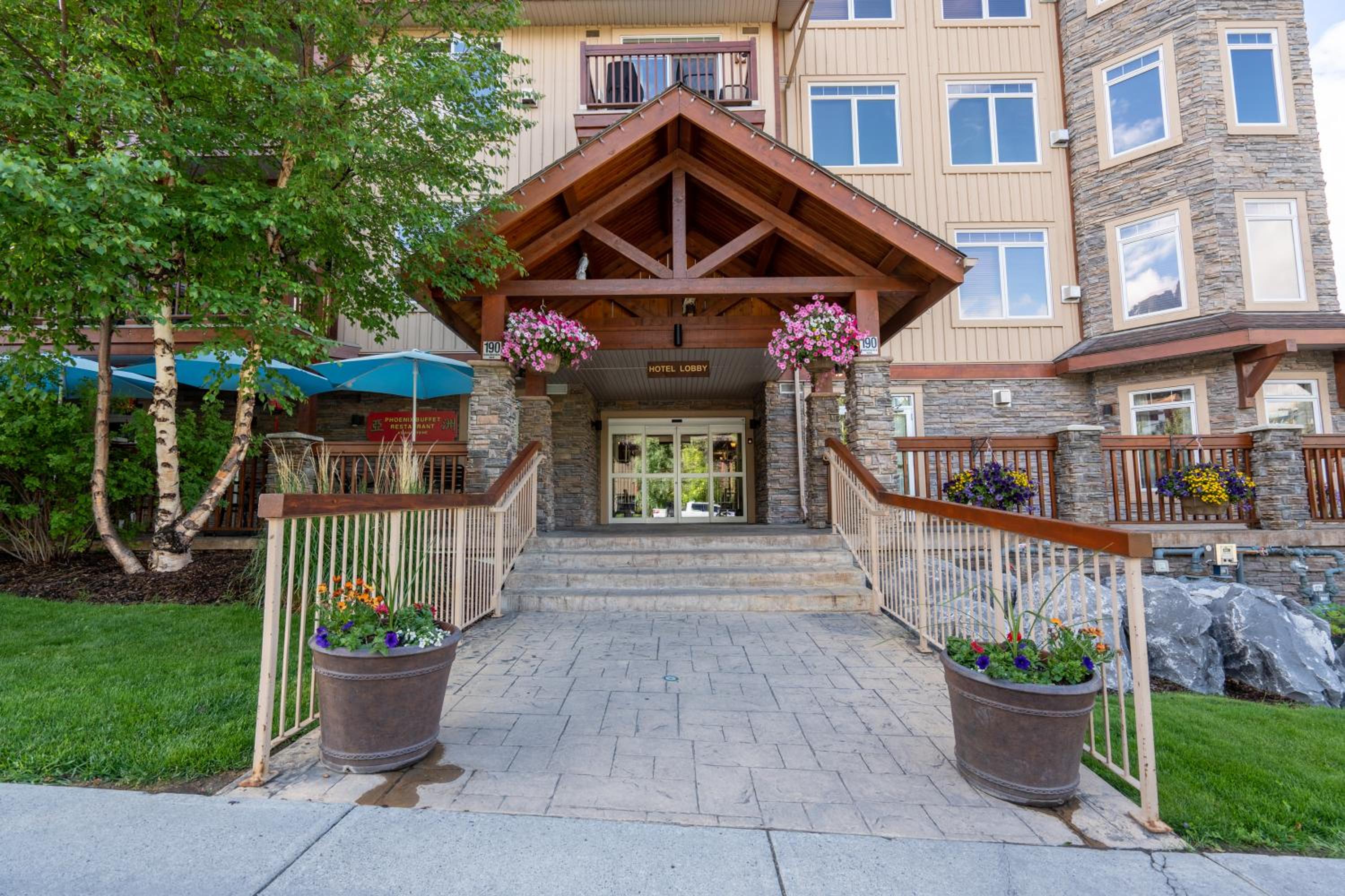Romantic Mountain Escape Outdoor Hot Tubs & Private Balcony!