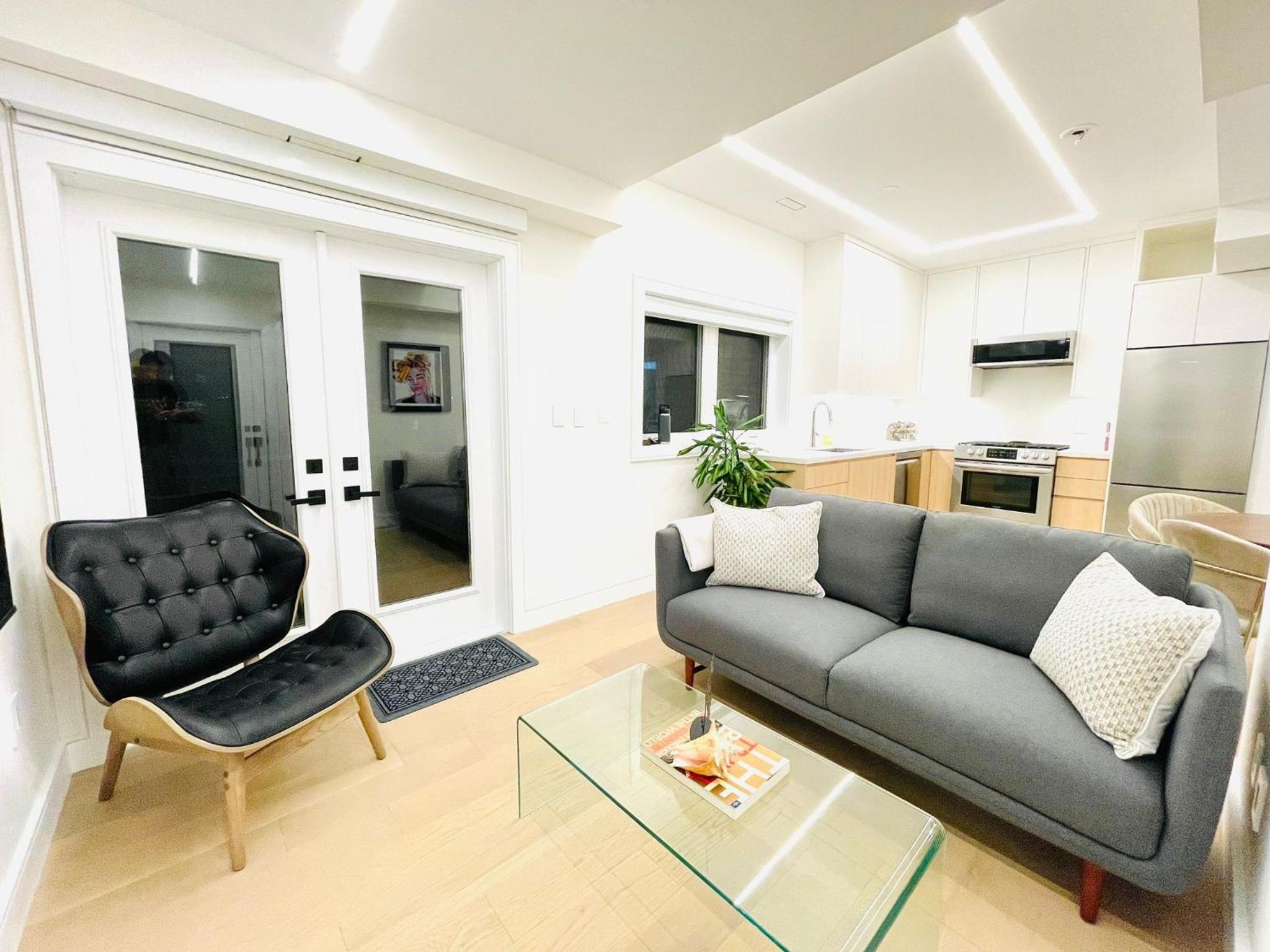 Urban 2-bed apartment in the Beaches