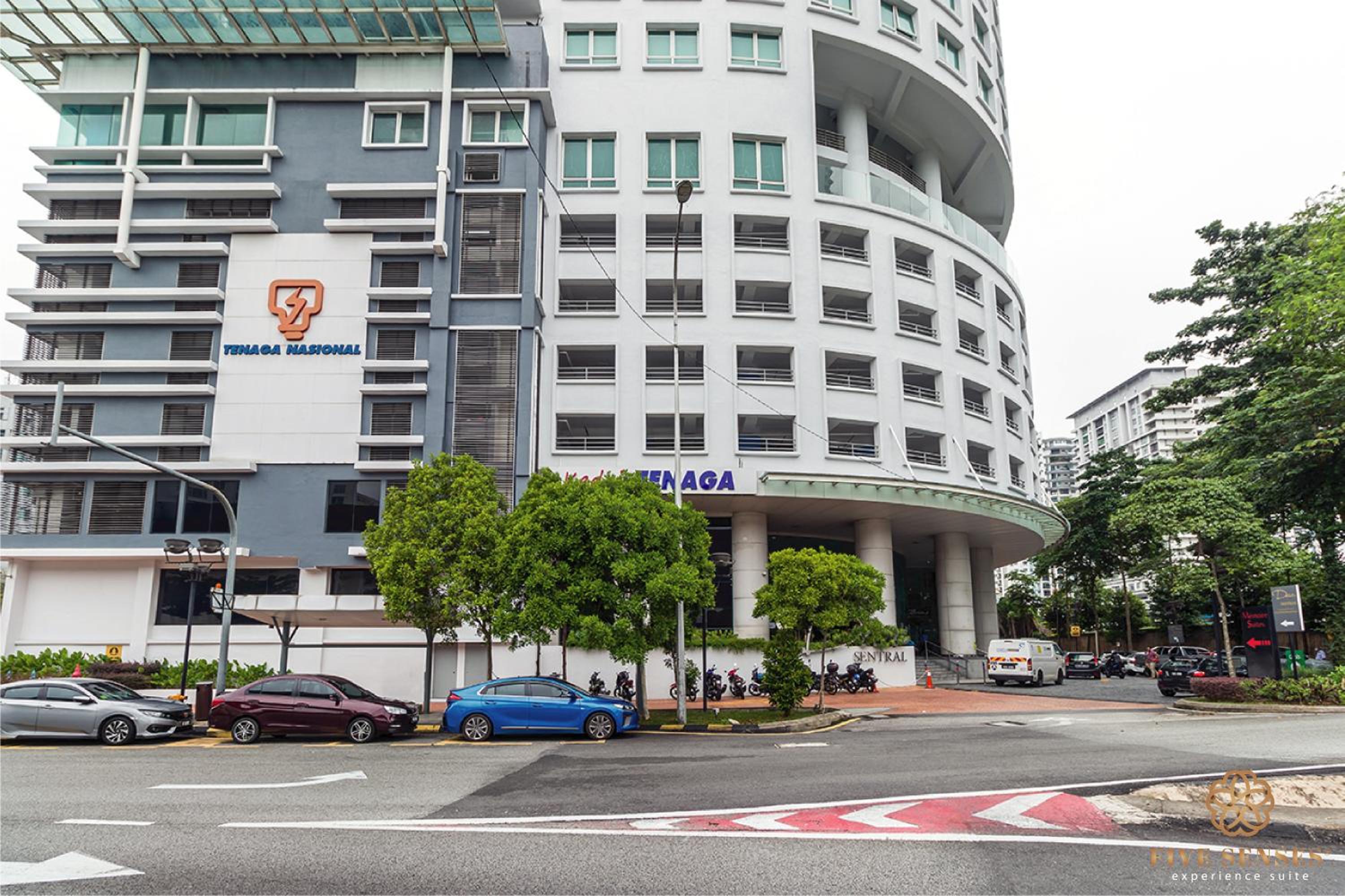 Dua Sentral Signature Suites
