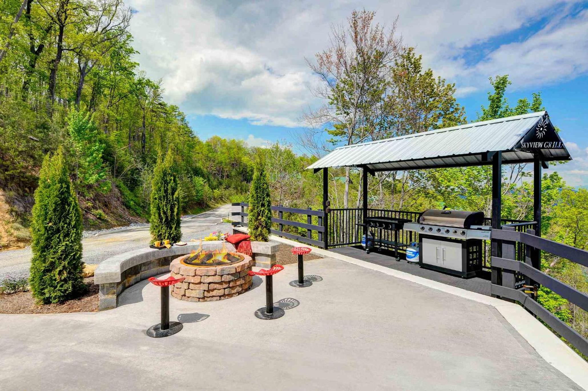SkyView Mansion:13bdrm, 17bath, Sleeps 70, Indoor Pool, Amazing Views view 3