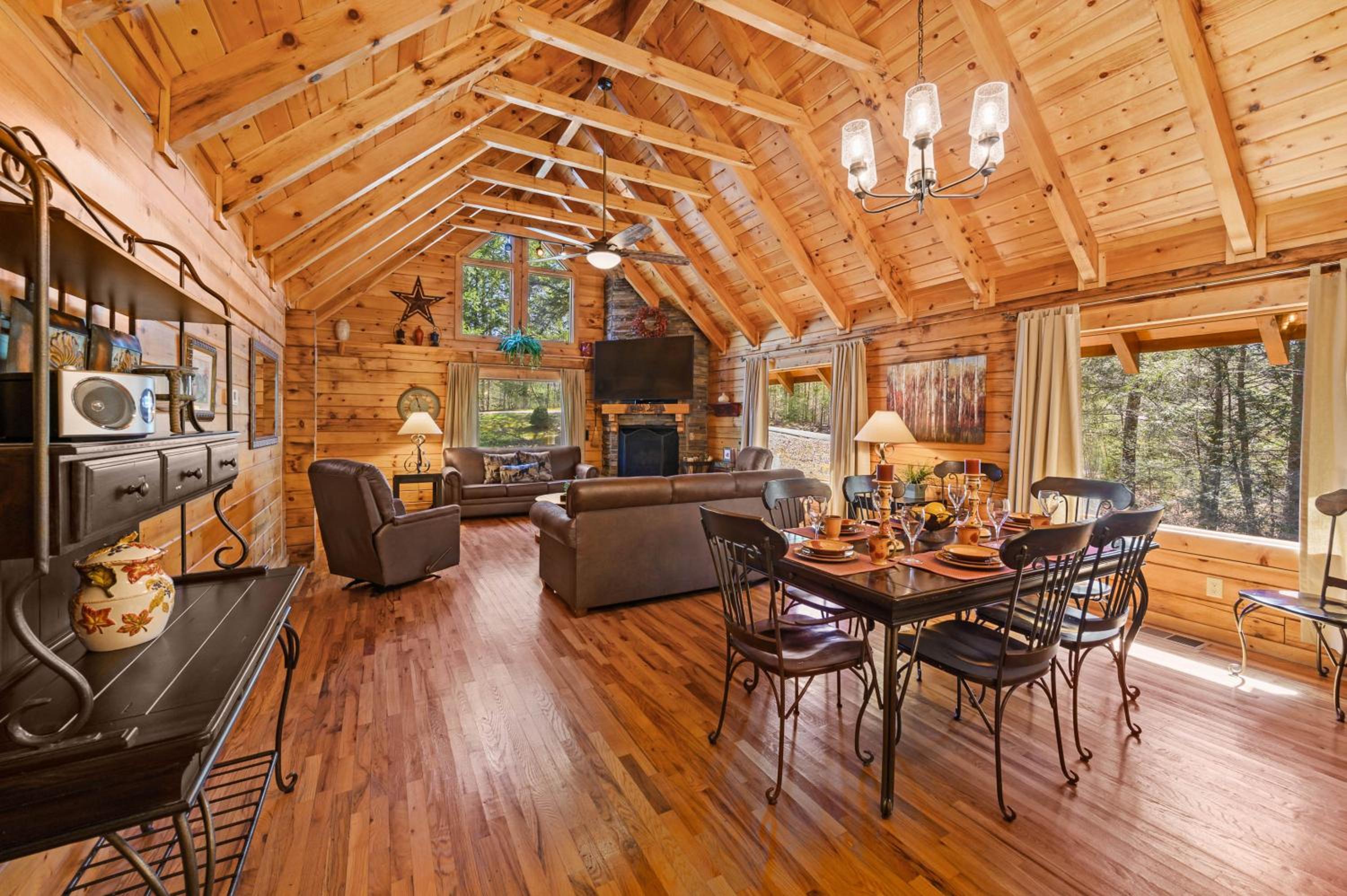 Valley Dream:3 bdrm 3bath, Specials, Free Tickets, One level(no stairs) view 5