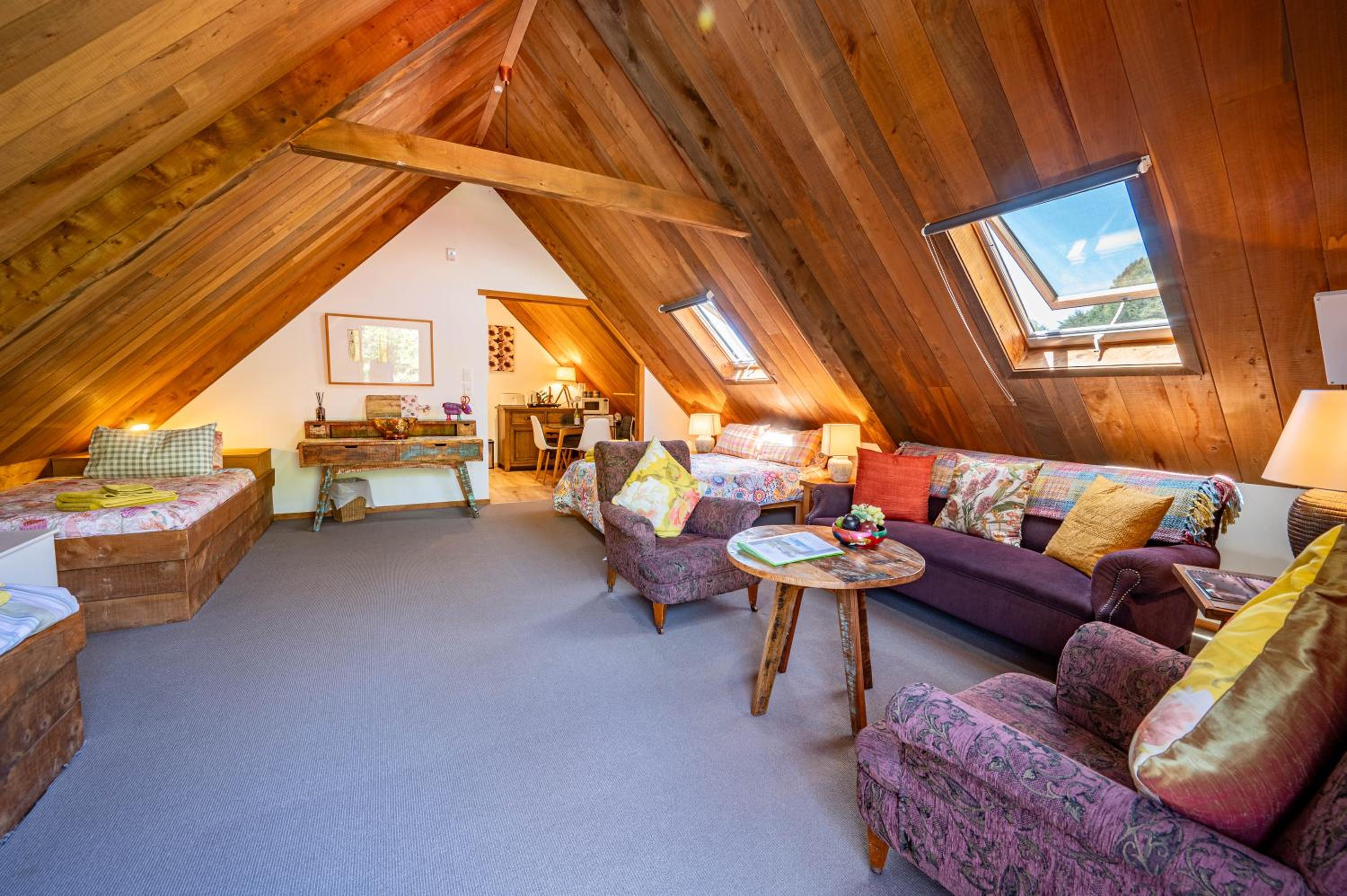 French Peak Loft - French Farm Holiday Home view 3
