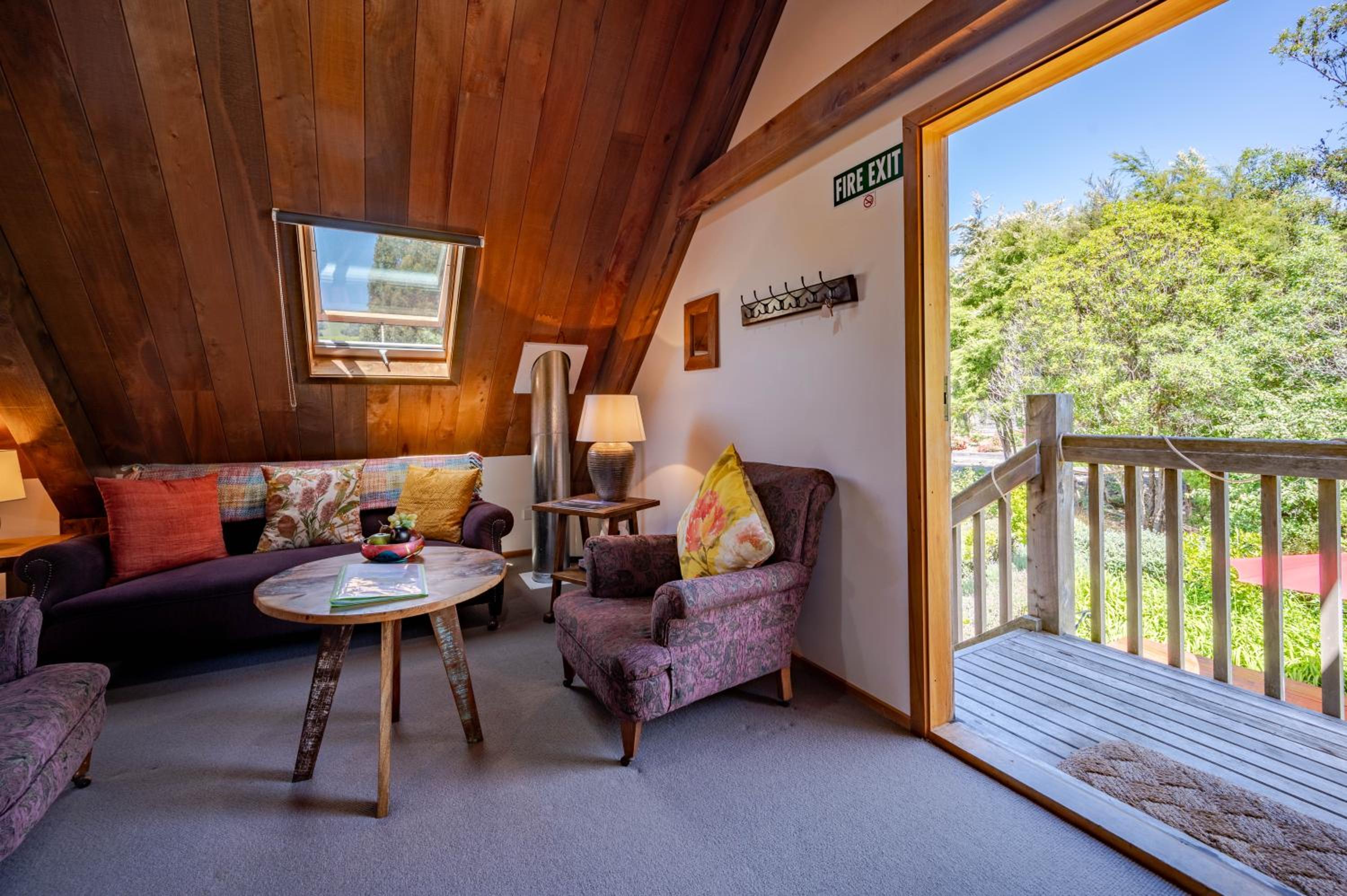 French Peak Loft - French Farm Holiday Home view 4