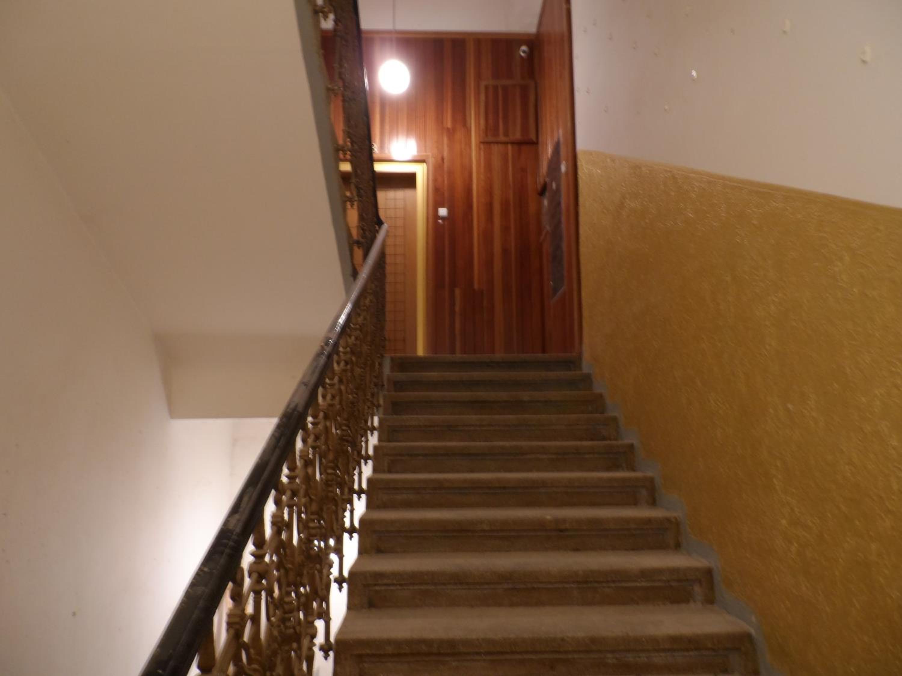 Room2-airB Accommodation next to main street crowded