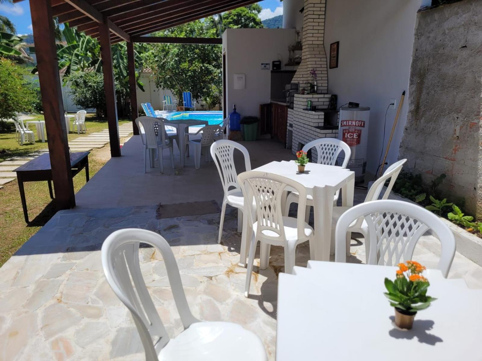 Casa com piscina e churrasqueira!