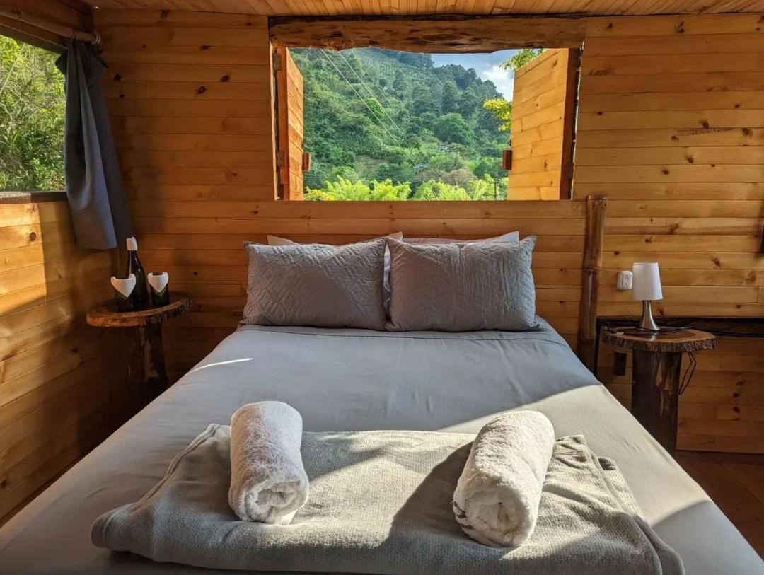 Habitación Colibrí, Pijao, Finca Flora del Río