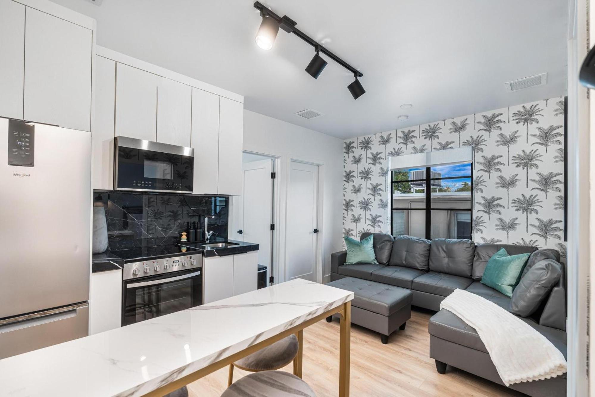 Lux Retreat By Renzzi